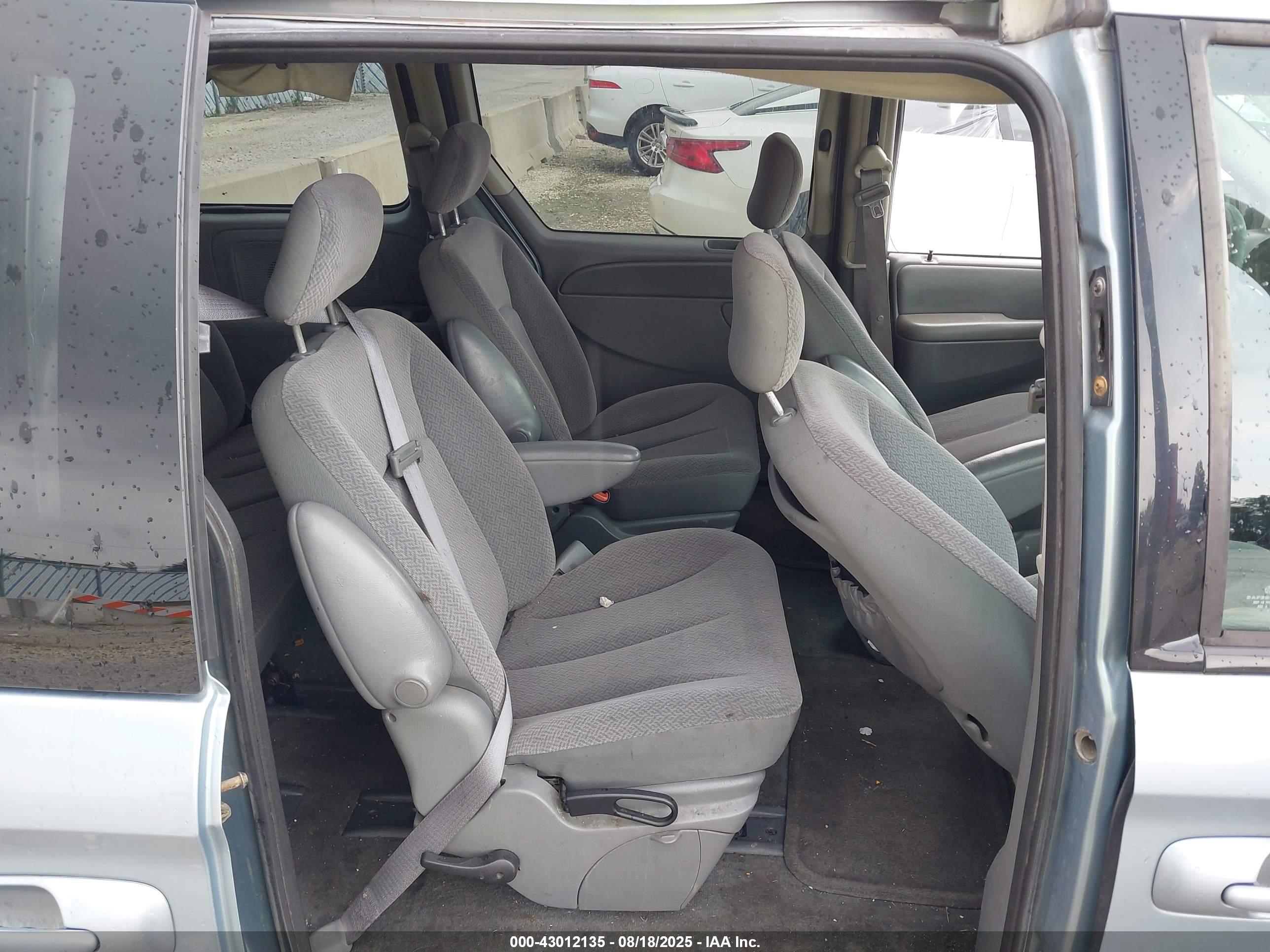 DODGE CARAVAN image 8