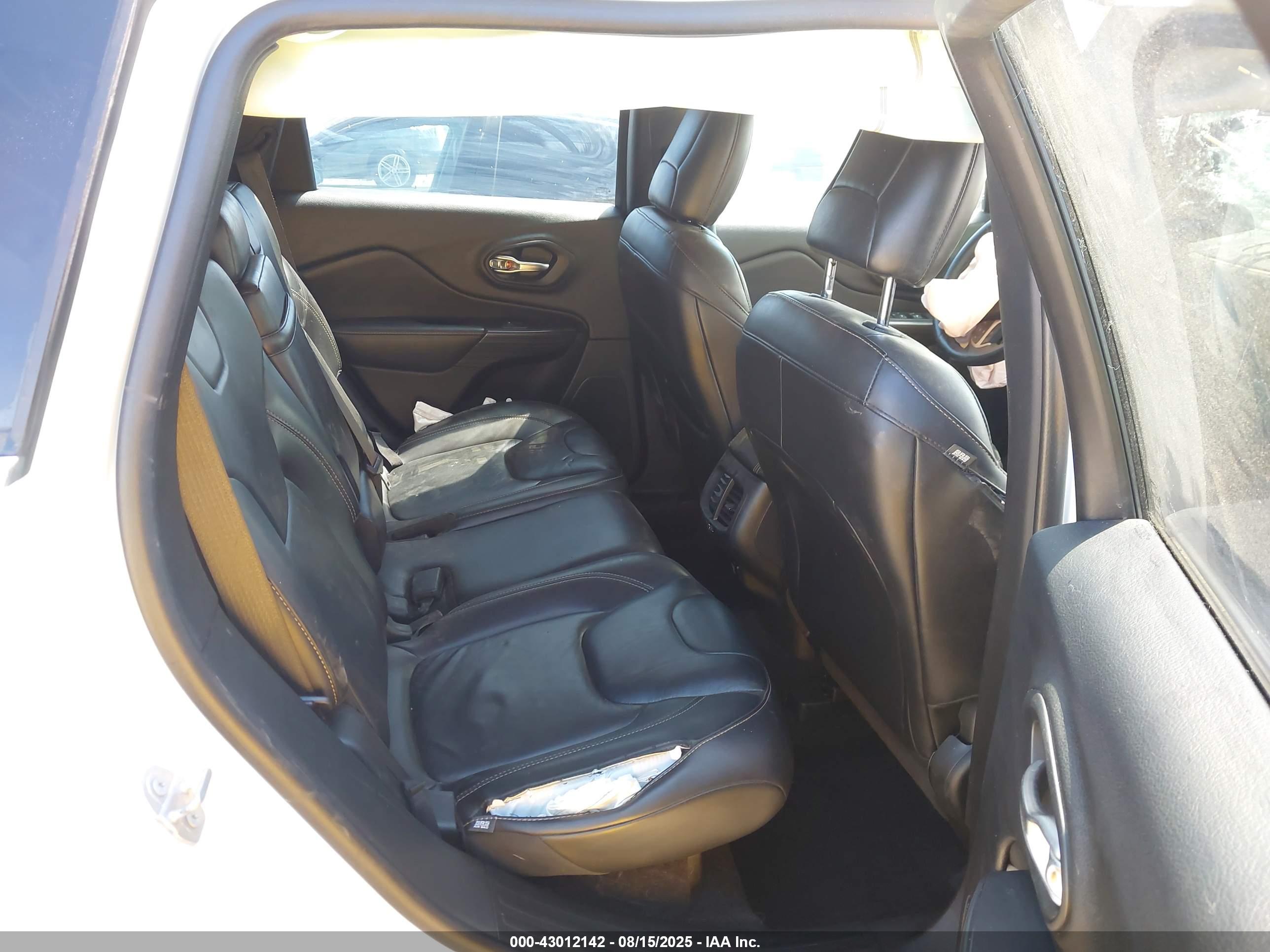 JEEP CHEROKEE image 8