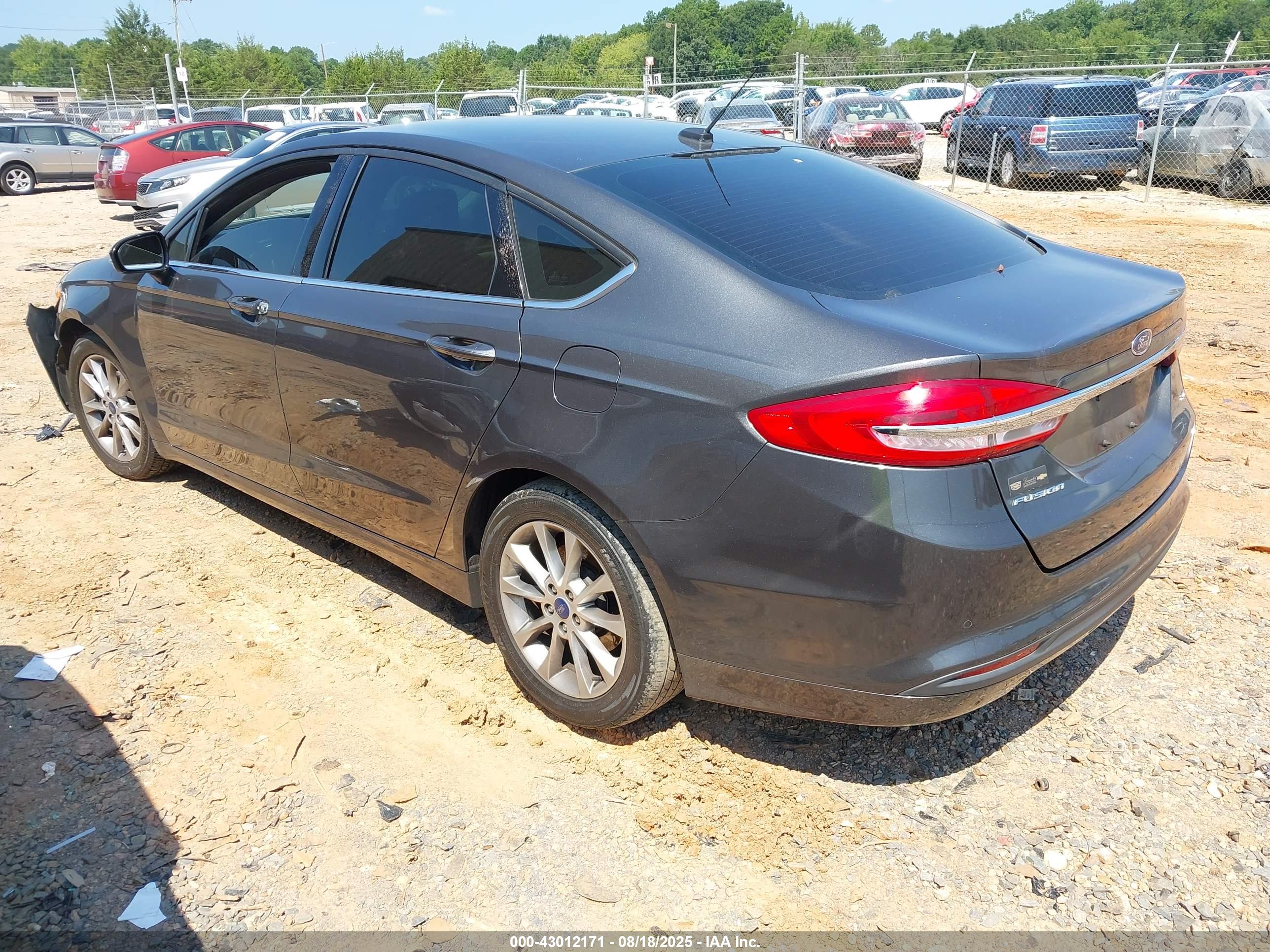 FORD FUSION image 3