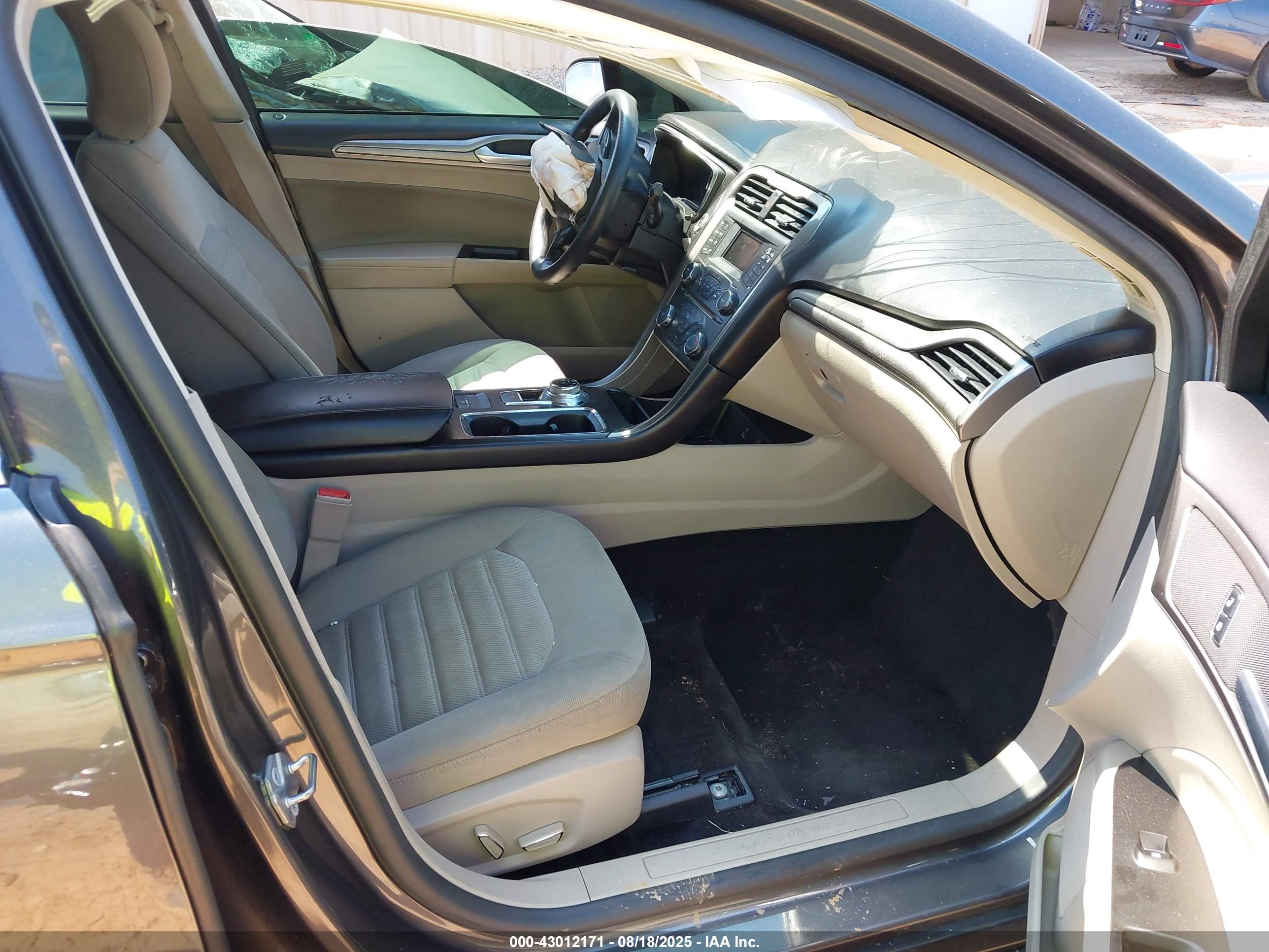 FORD FUSION image 5