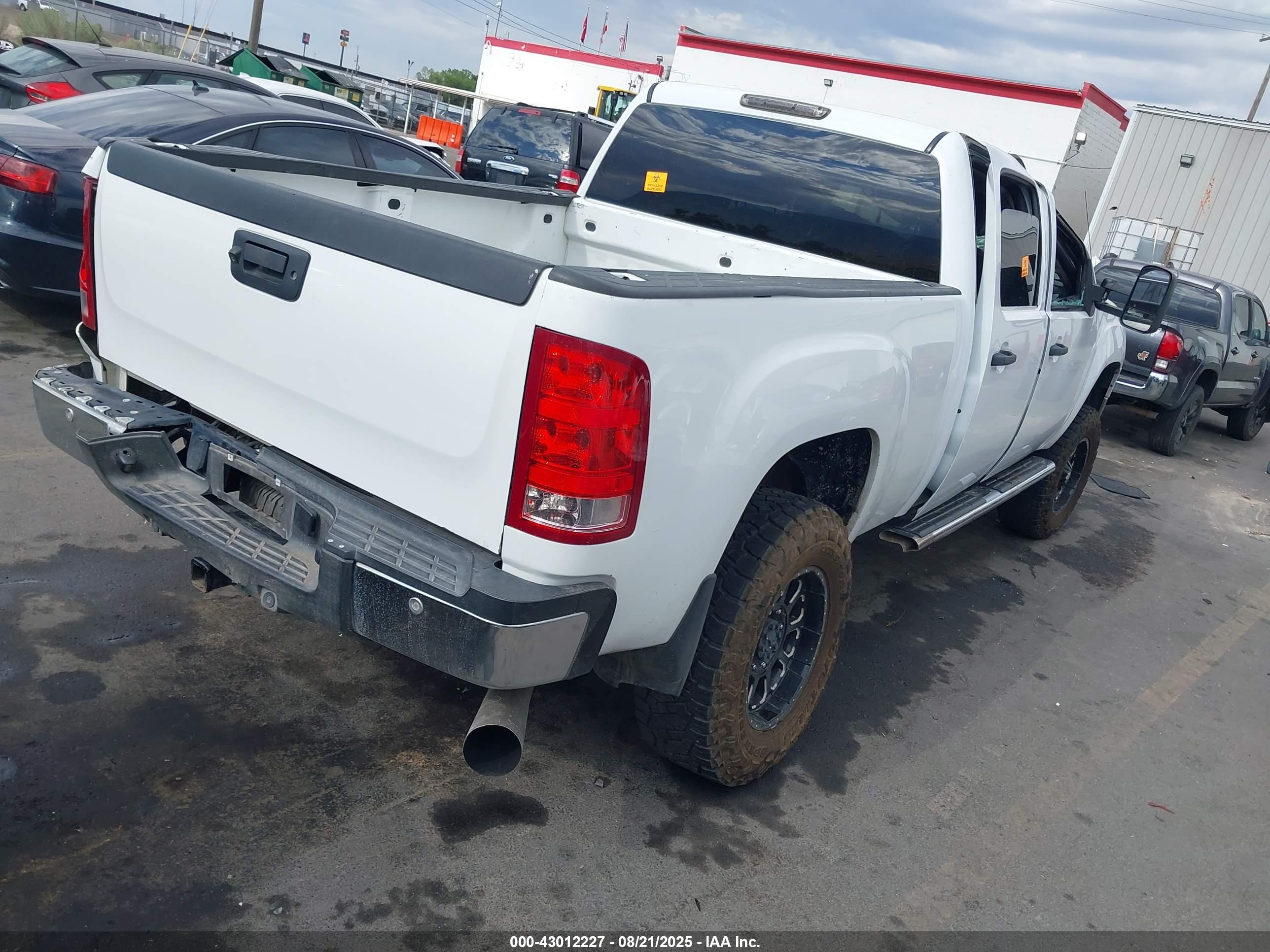 GMC SIERRA image 4