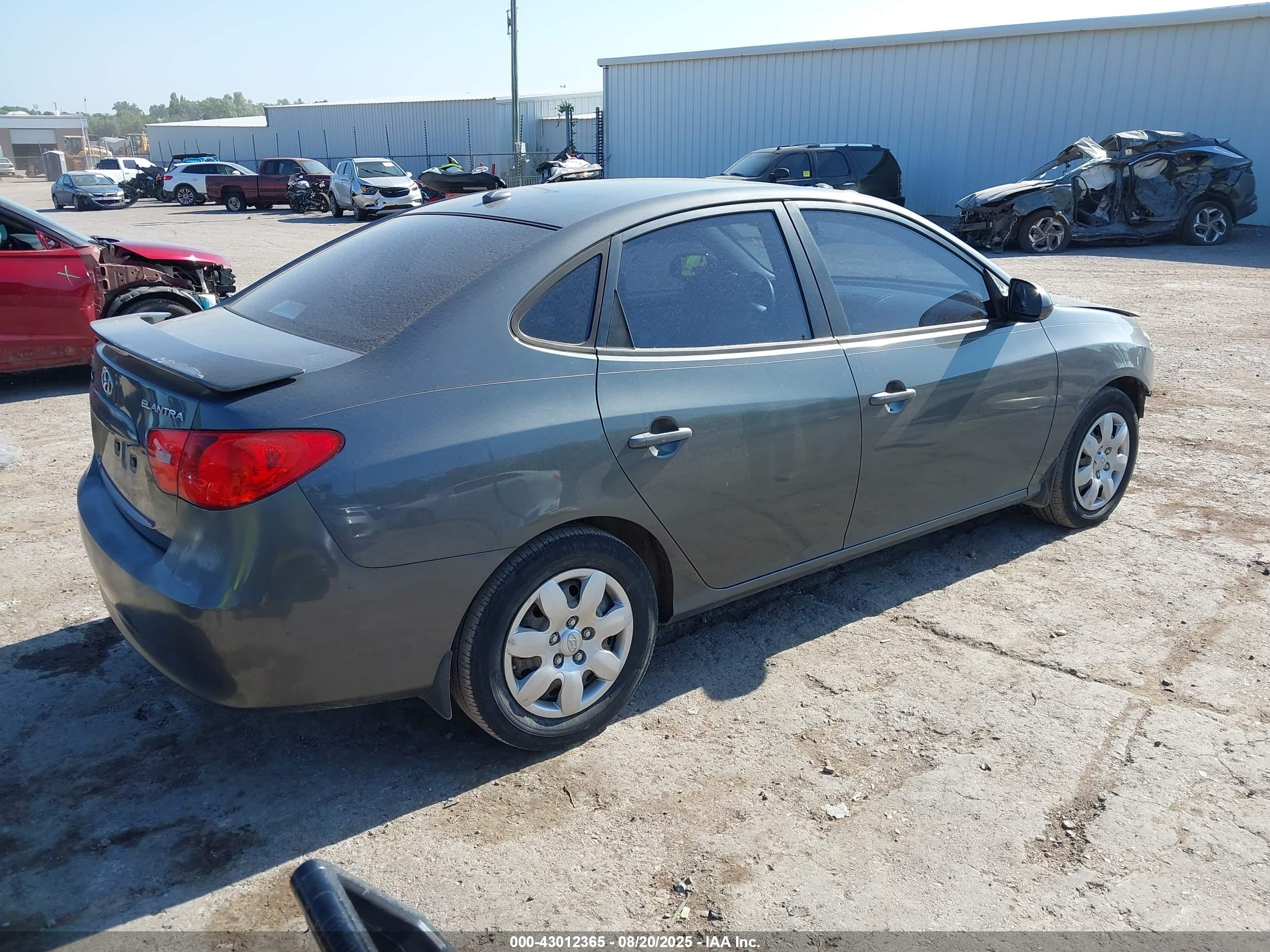 HYUNDAI ELANTRA image 4
