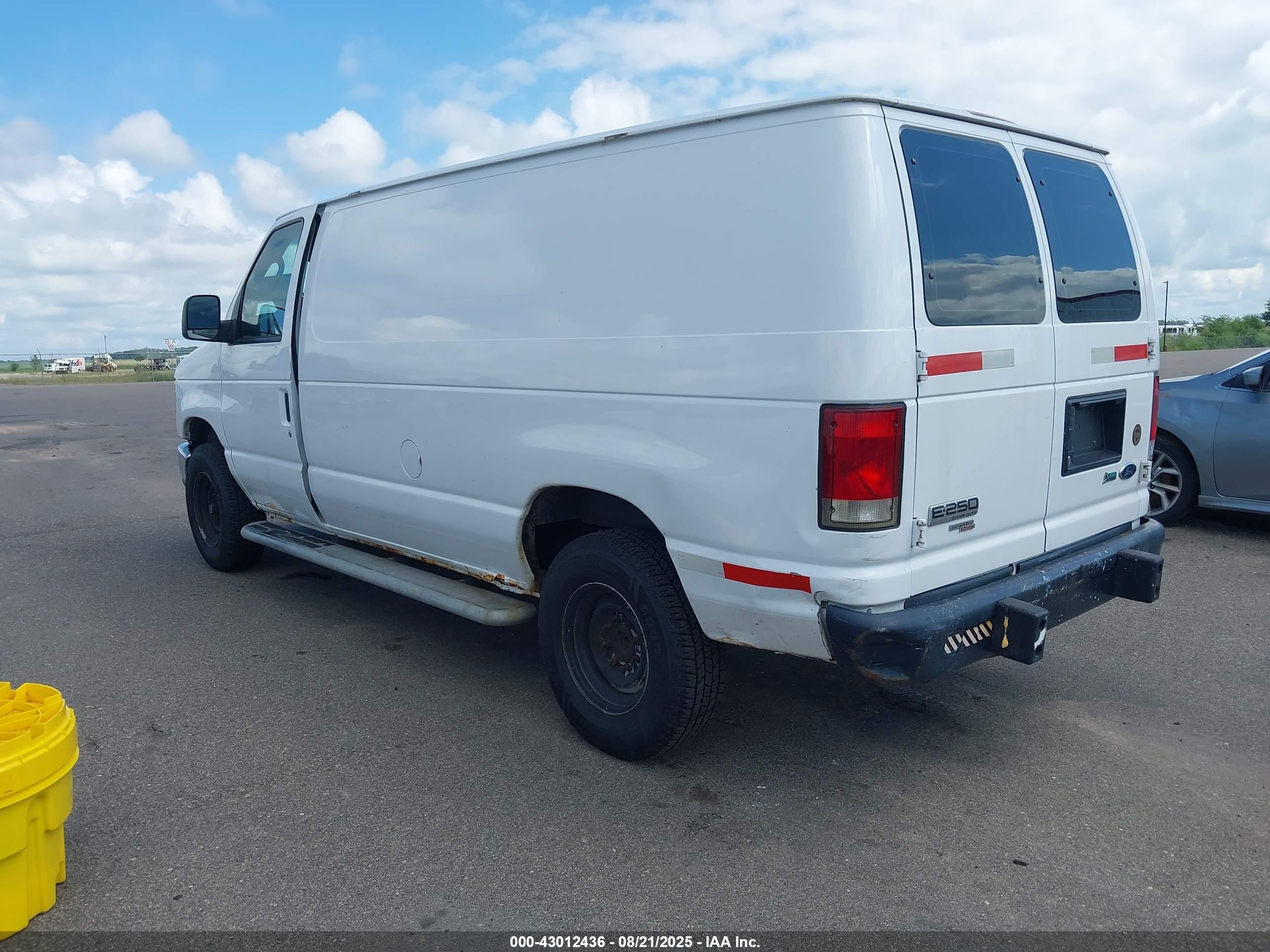 FORD E-250 image 3