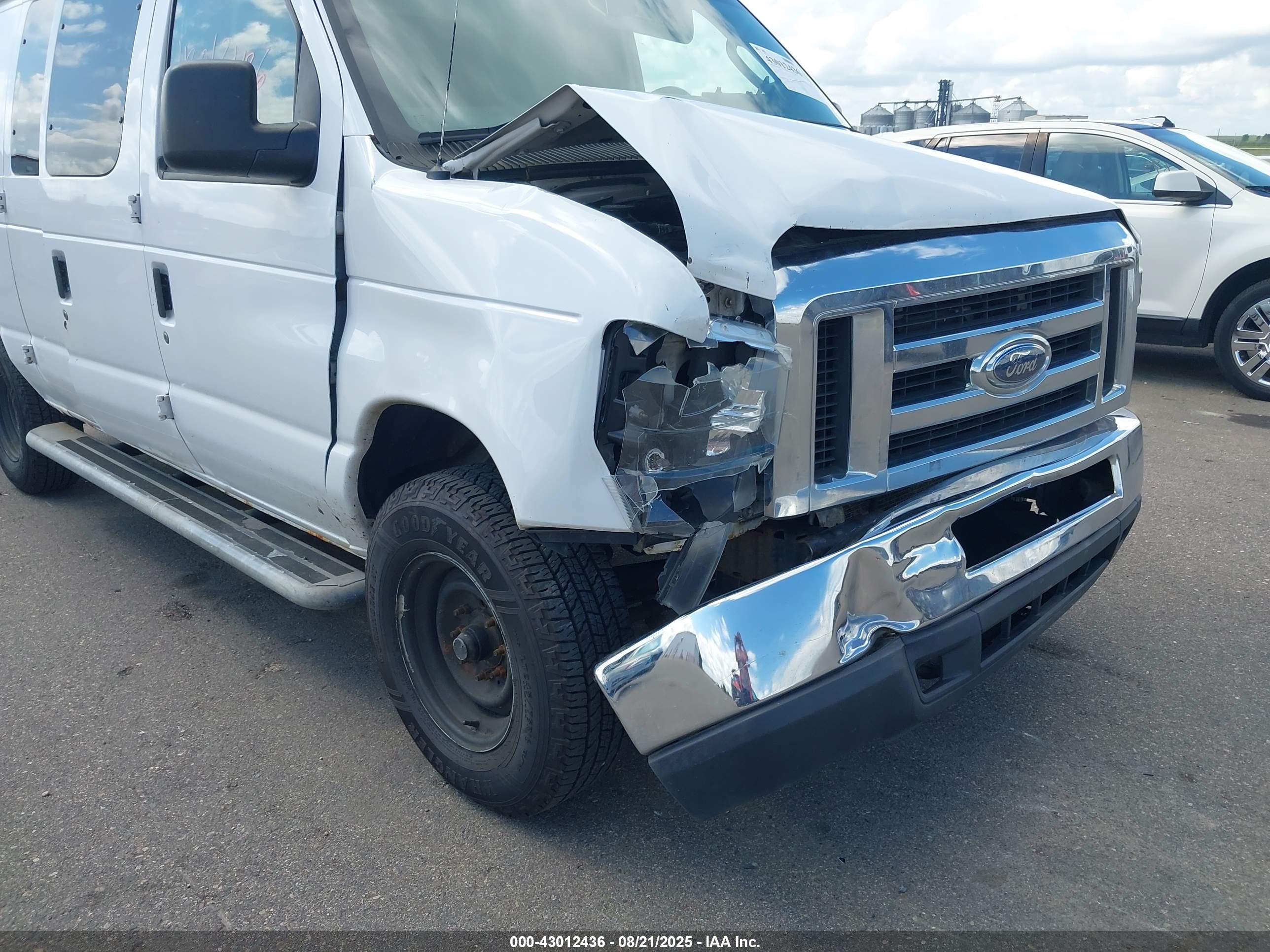 FORD E-250 image 6