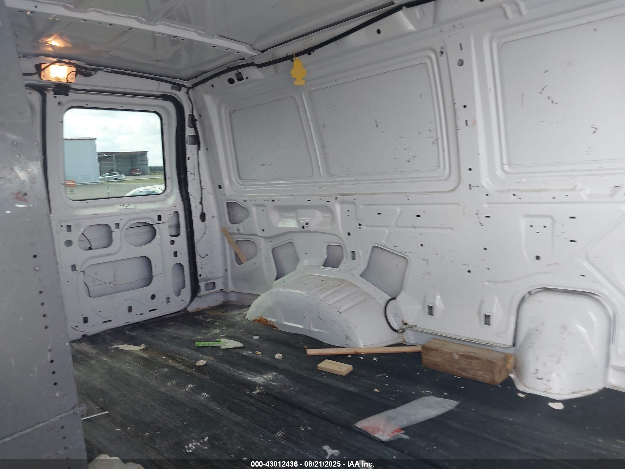 FORD E-250 image 8