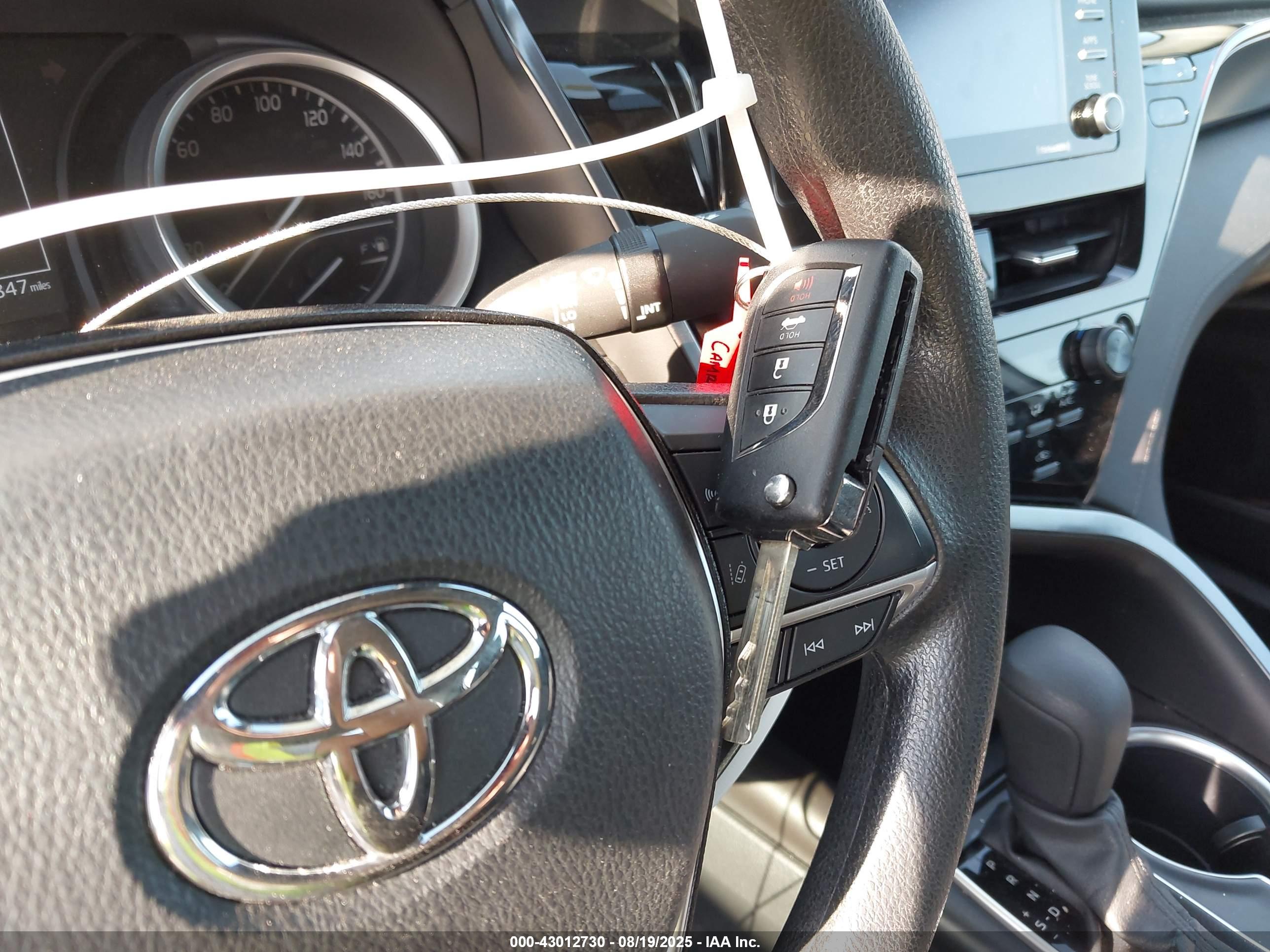 TOYOTA CAMRY image 11
