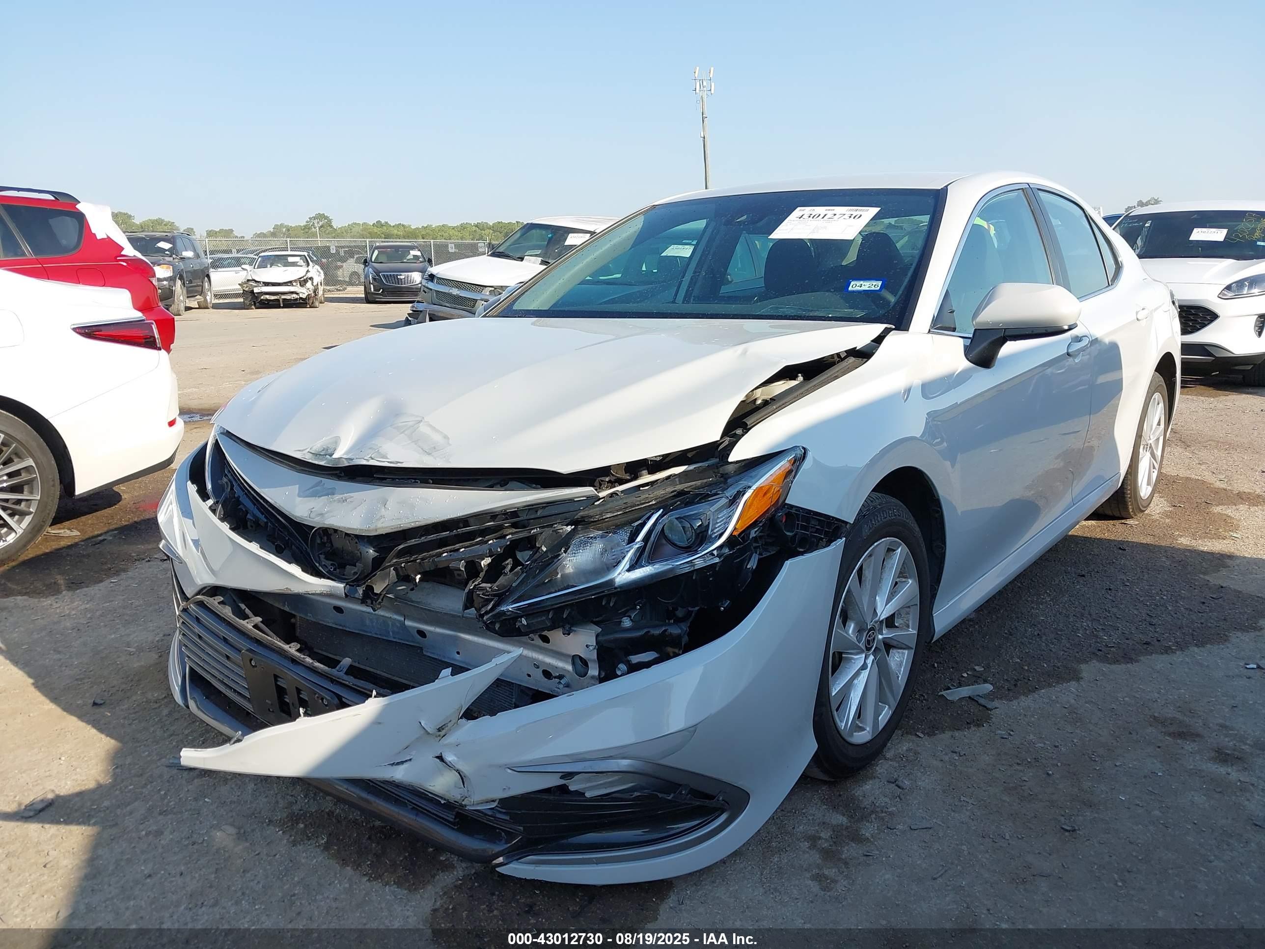 TOYOTA CAMRY image 2