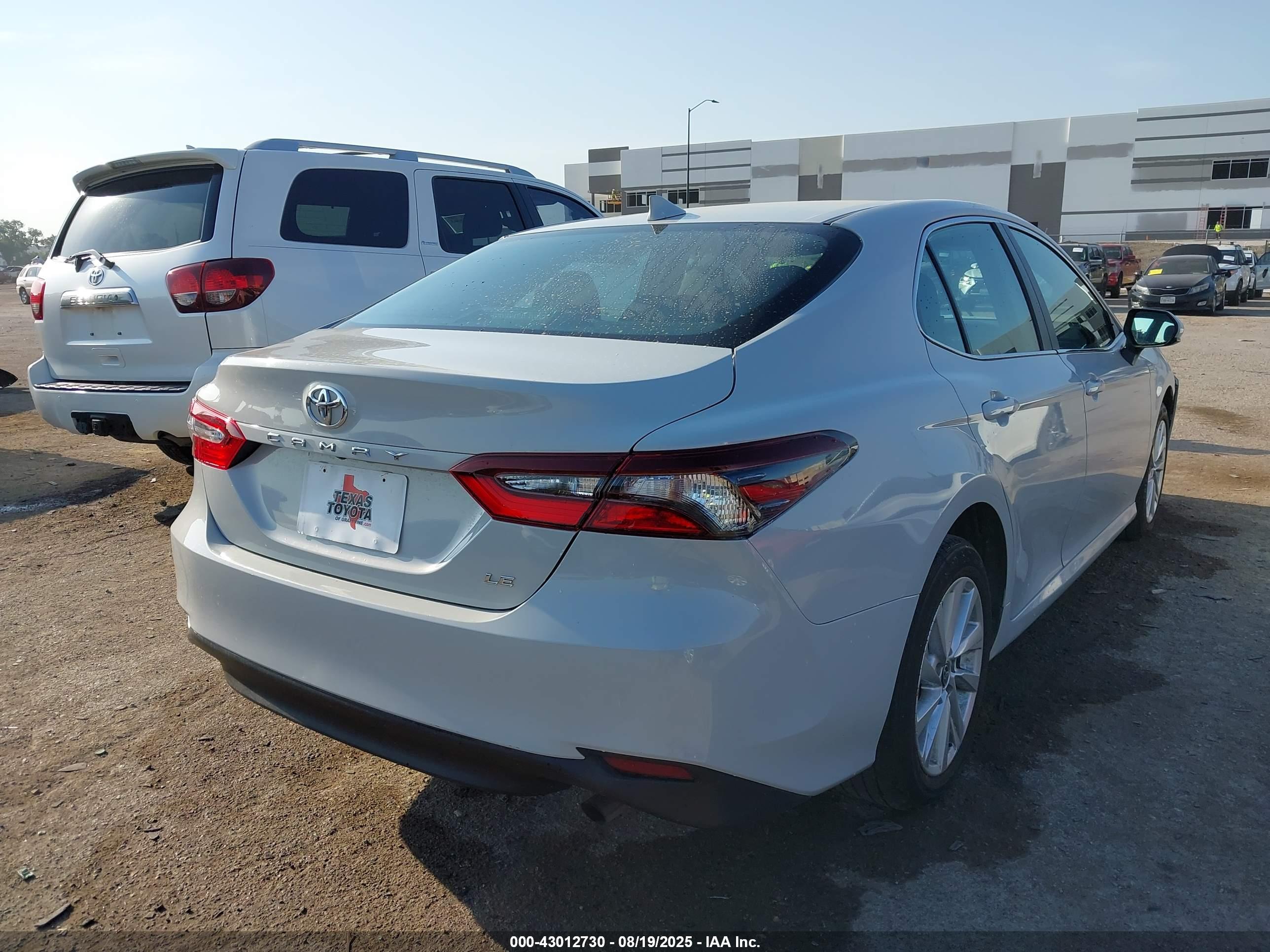 TOYOTA CAMRY image 4