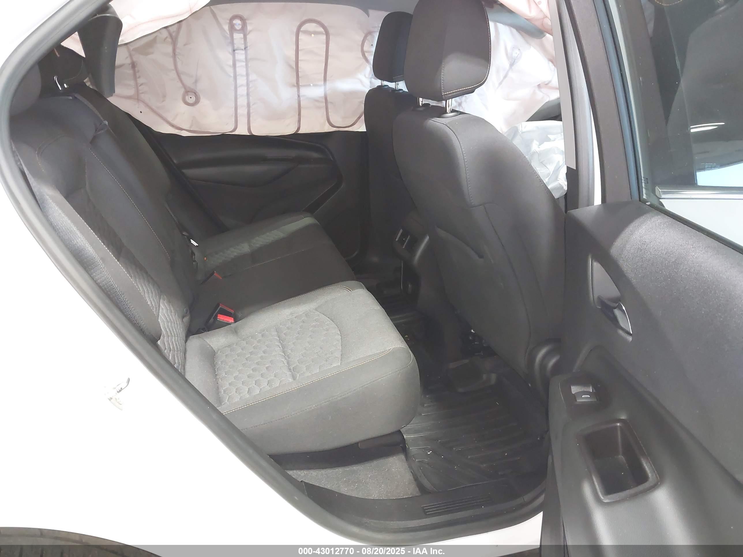 CHEVROLET EQUINOX image 8
