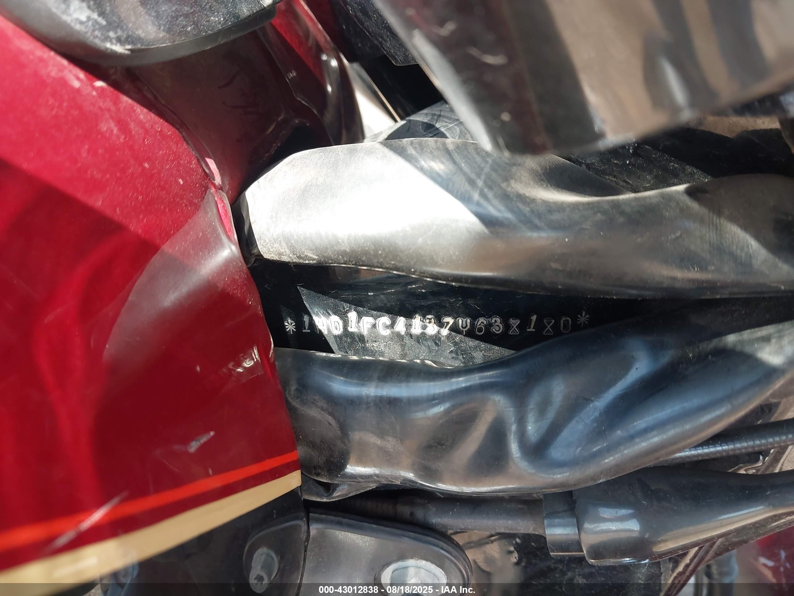 HARLEY-DAVIDSON FLHTCUI image 10