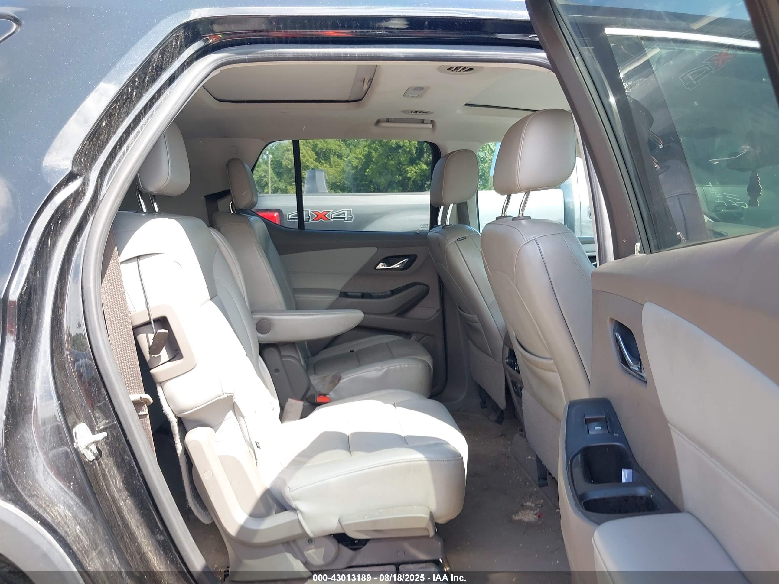 CHEVROLET TRAVERSE image 8