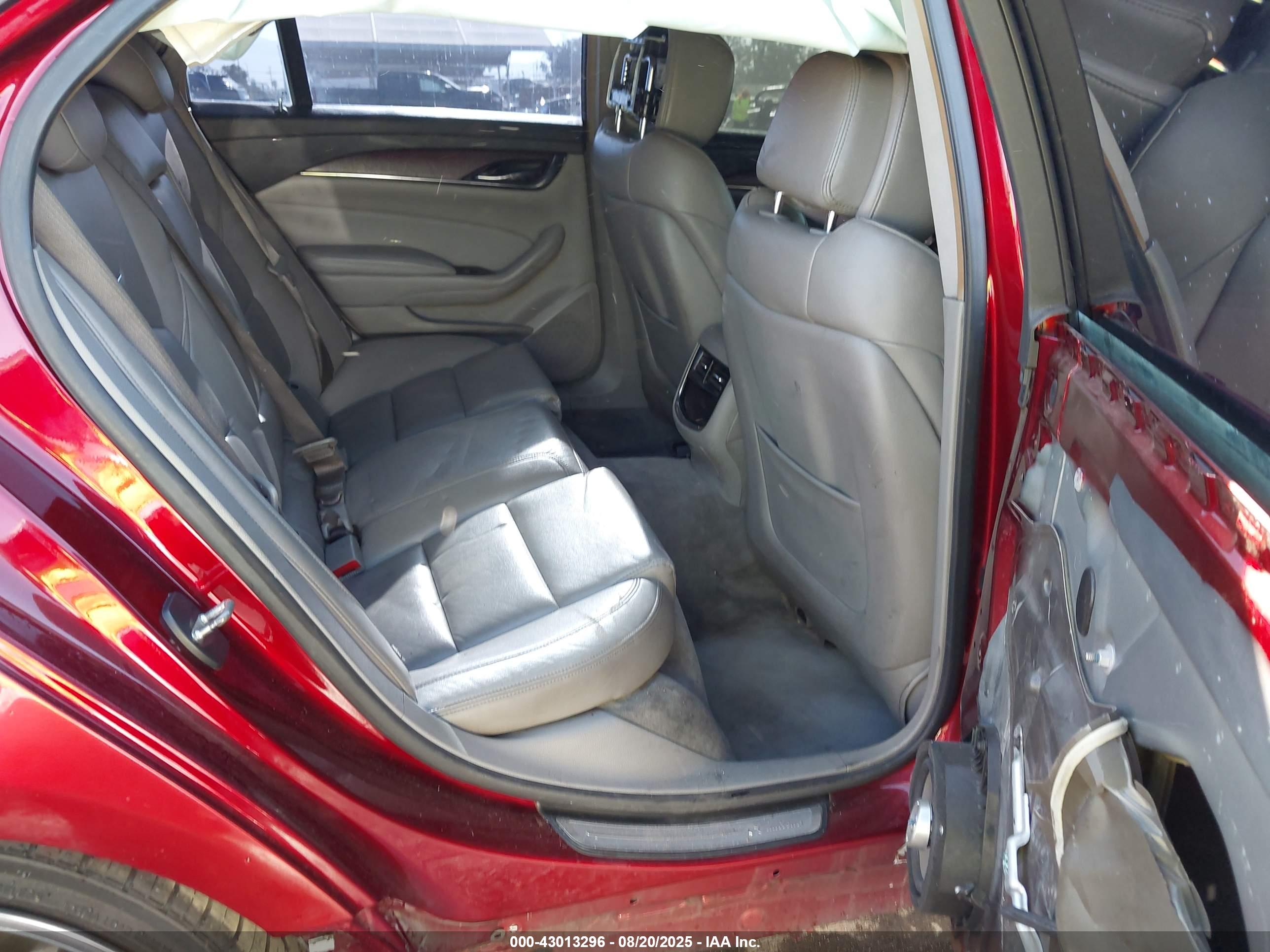 CADILLAC CTS image 8