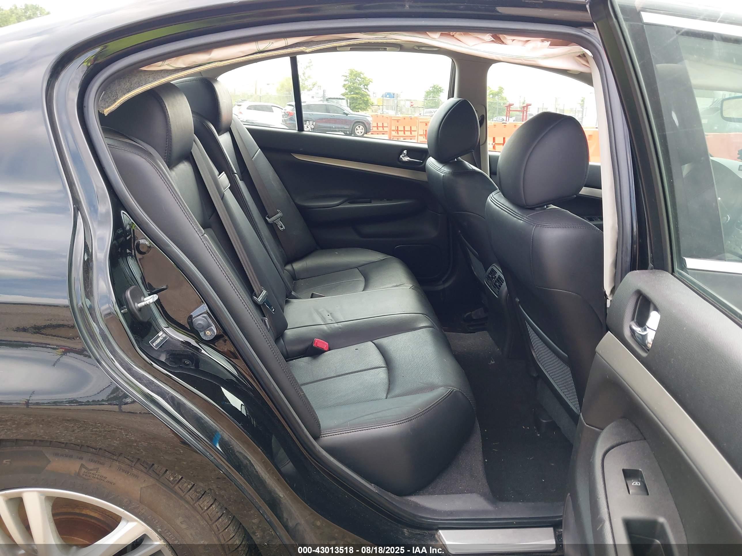 INFINITI Q40 image 8