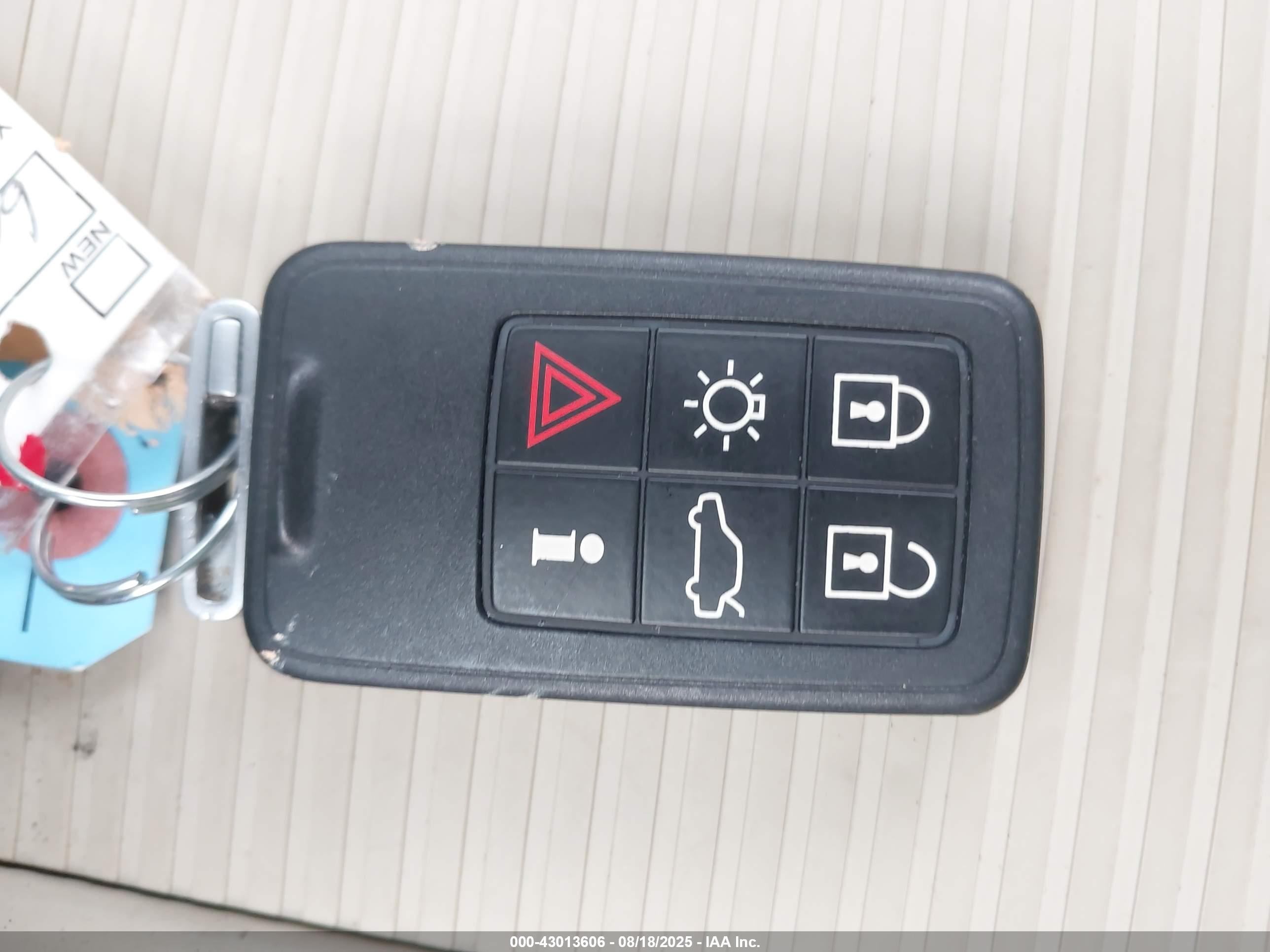 VOLVO XC60 image 11
