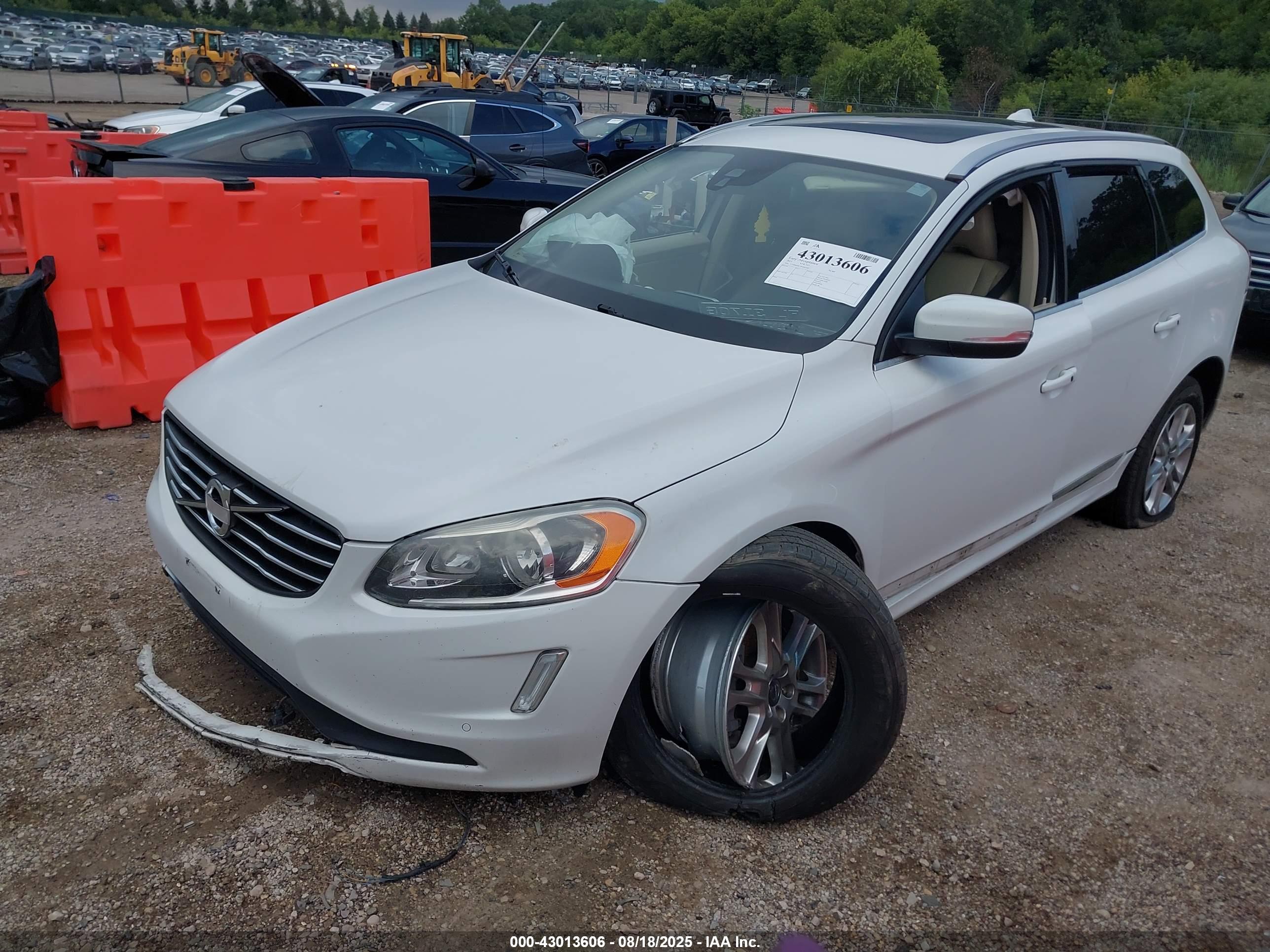 VOLVO XC60 image 2