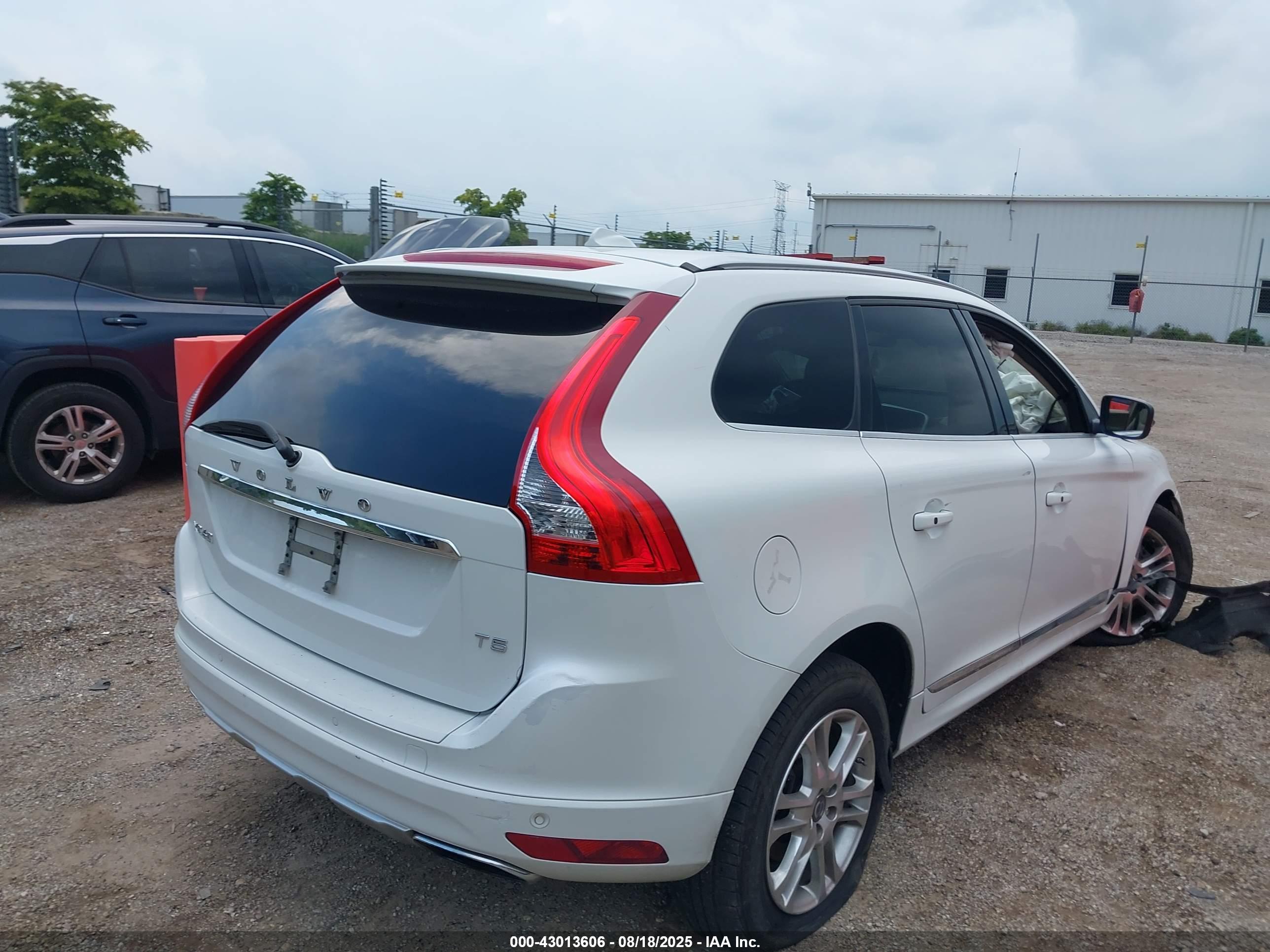 VOLVO XC60 image 4