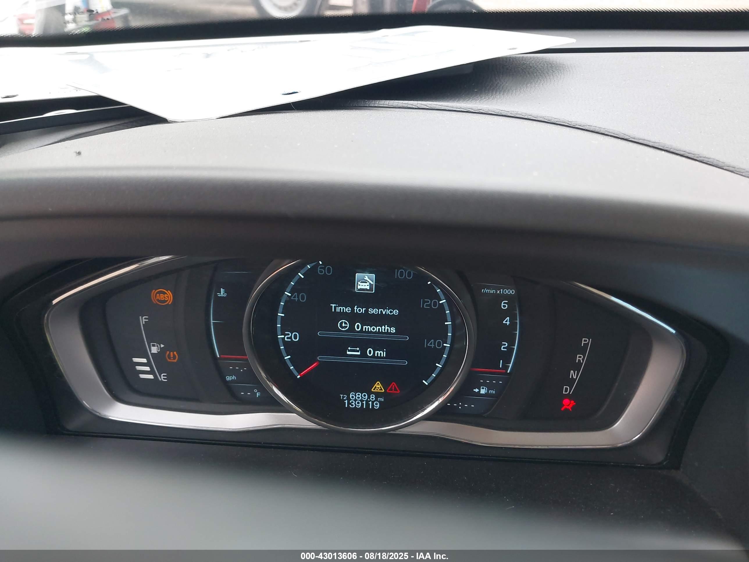 VOLVO XC60 image 7