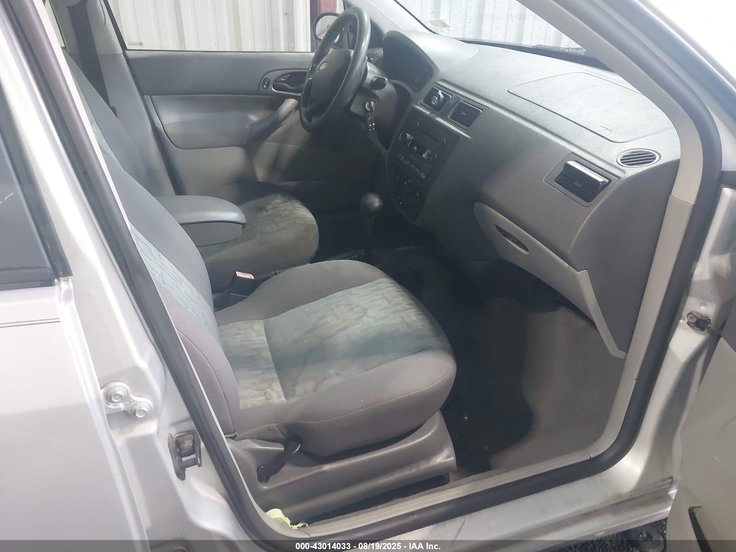 FORD FOCUS image 5