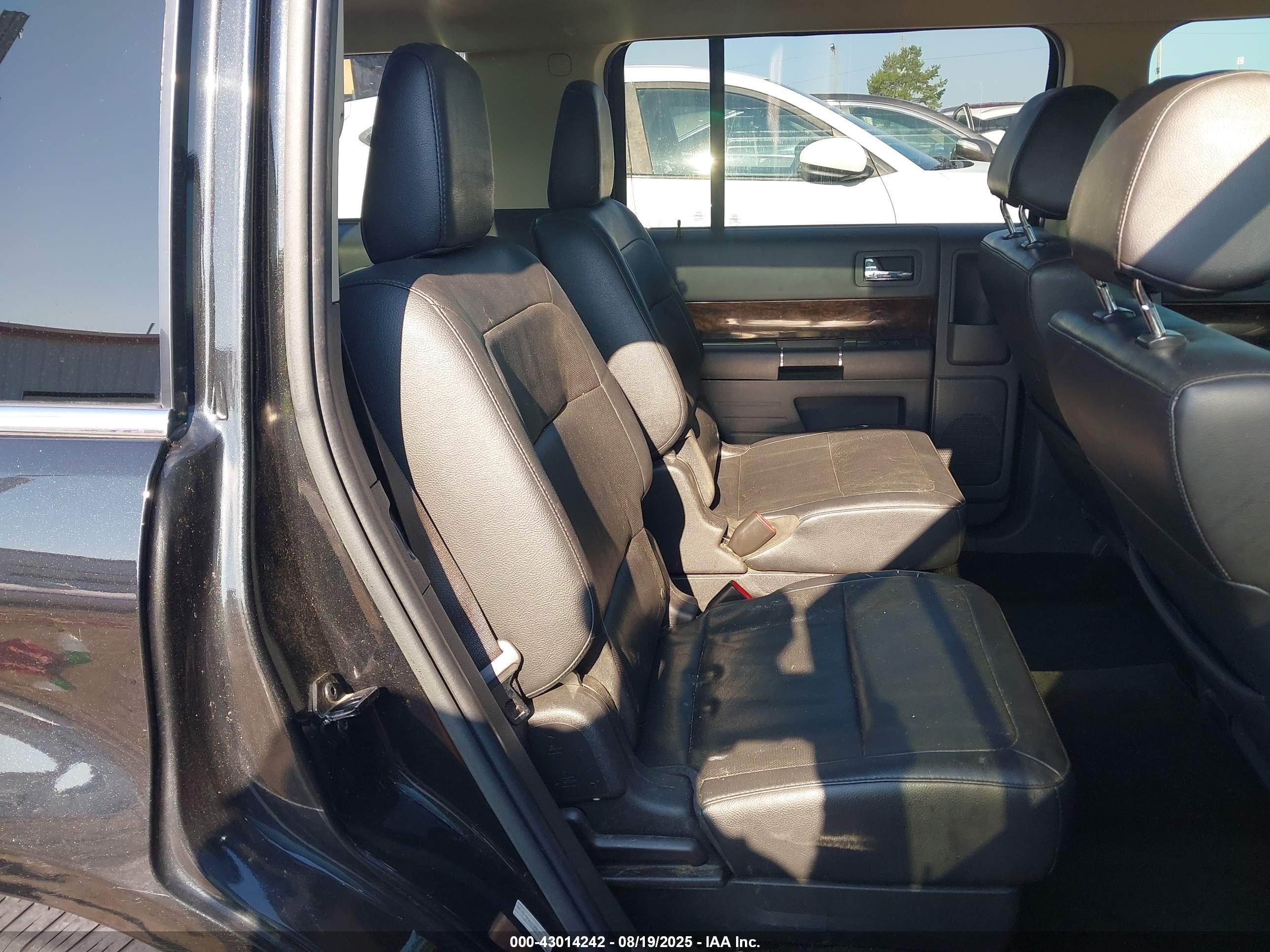 FORD FLEX image 8