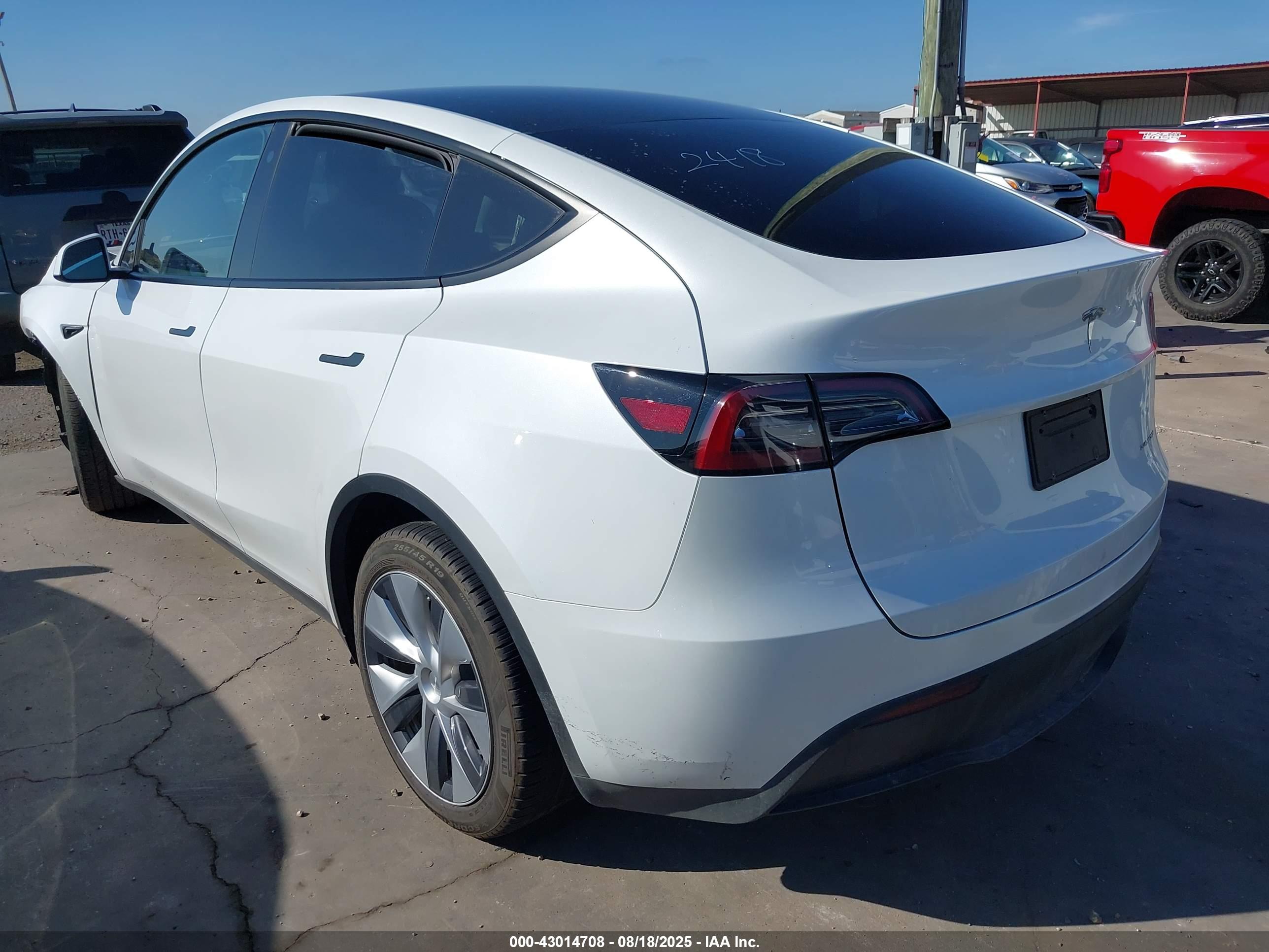 TESLA MODEL image 3