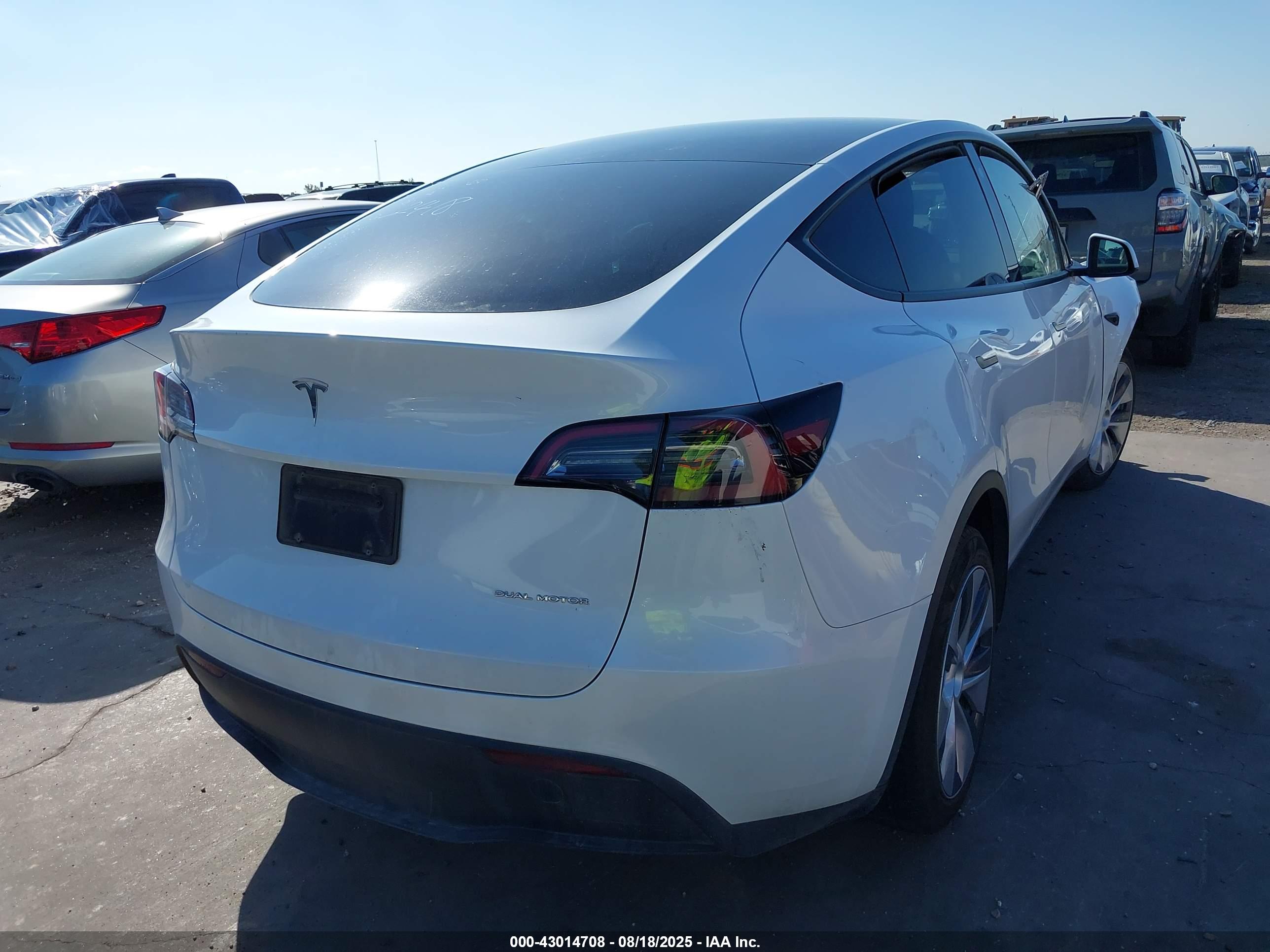 TESLA MODEL image 4