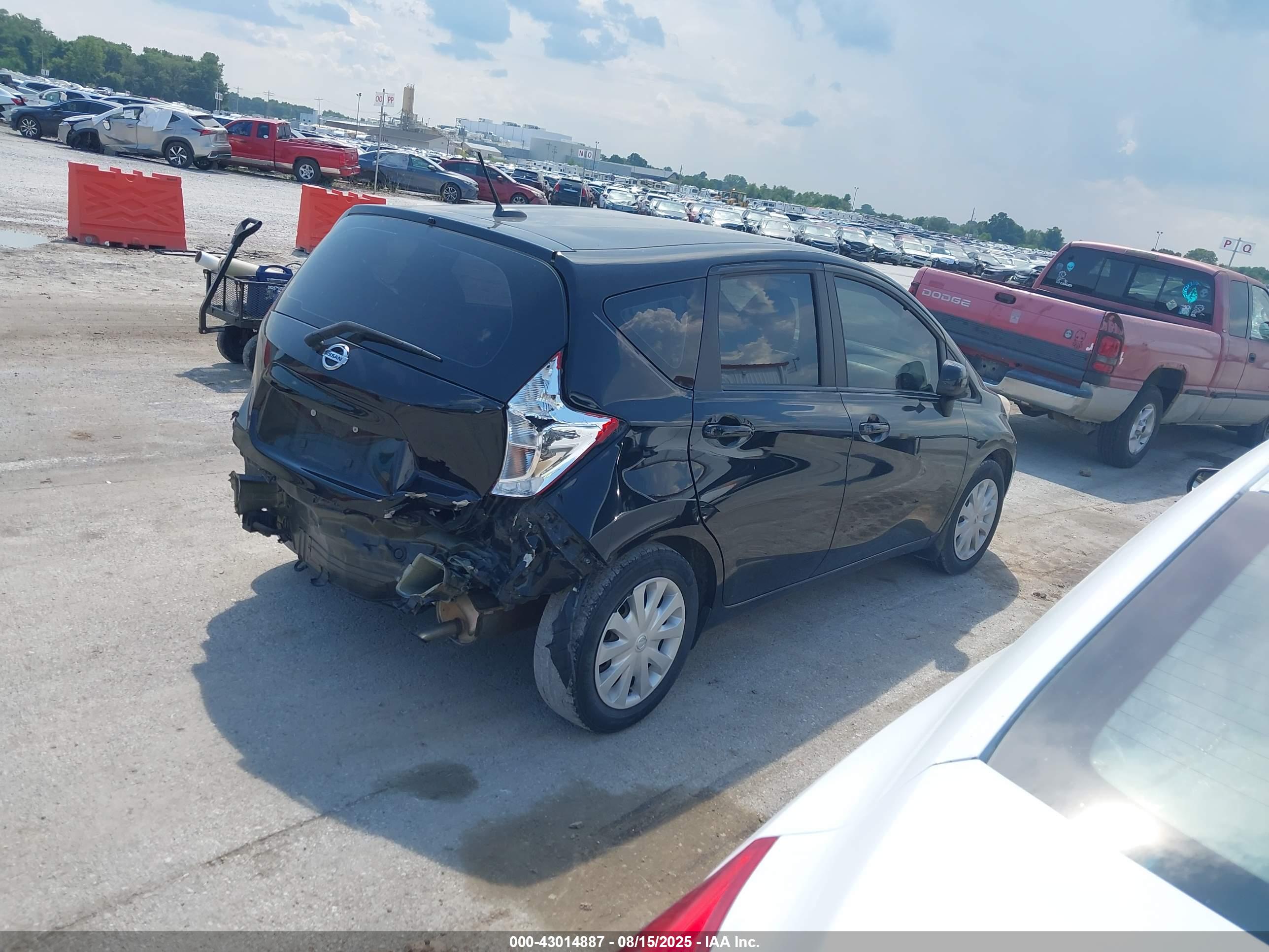 NISSAN VERSA image 4