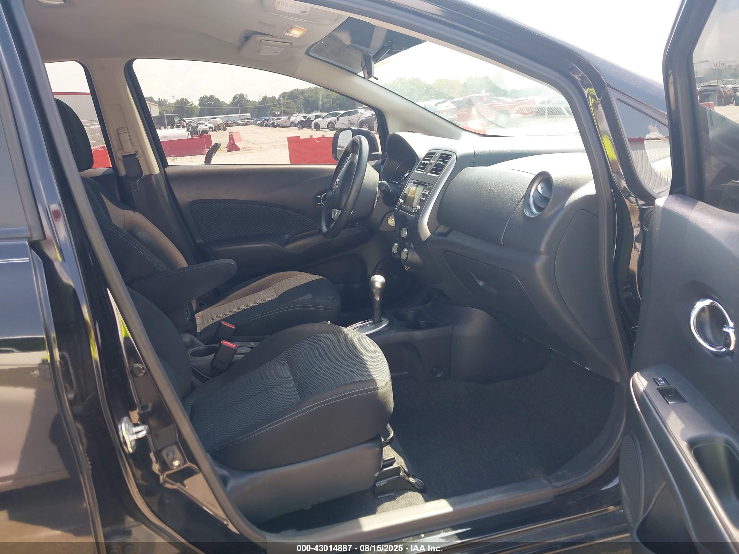 NISSAN VERSA image 5