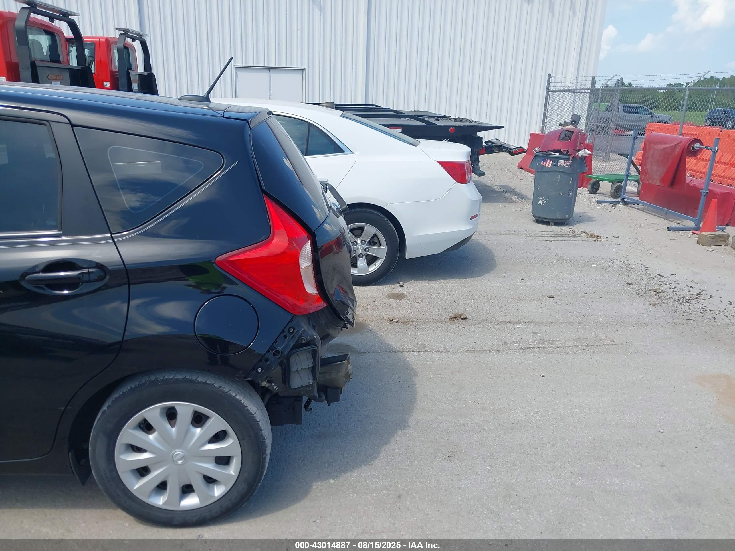 NISSAN VERSA image 6