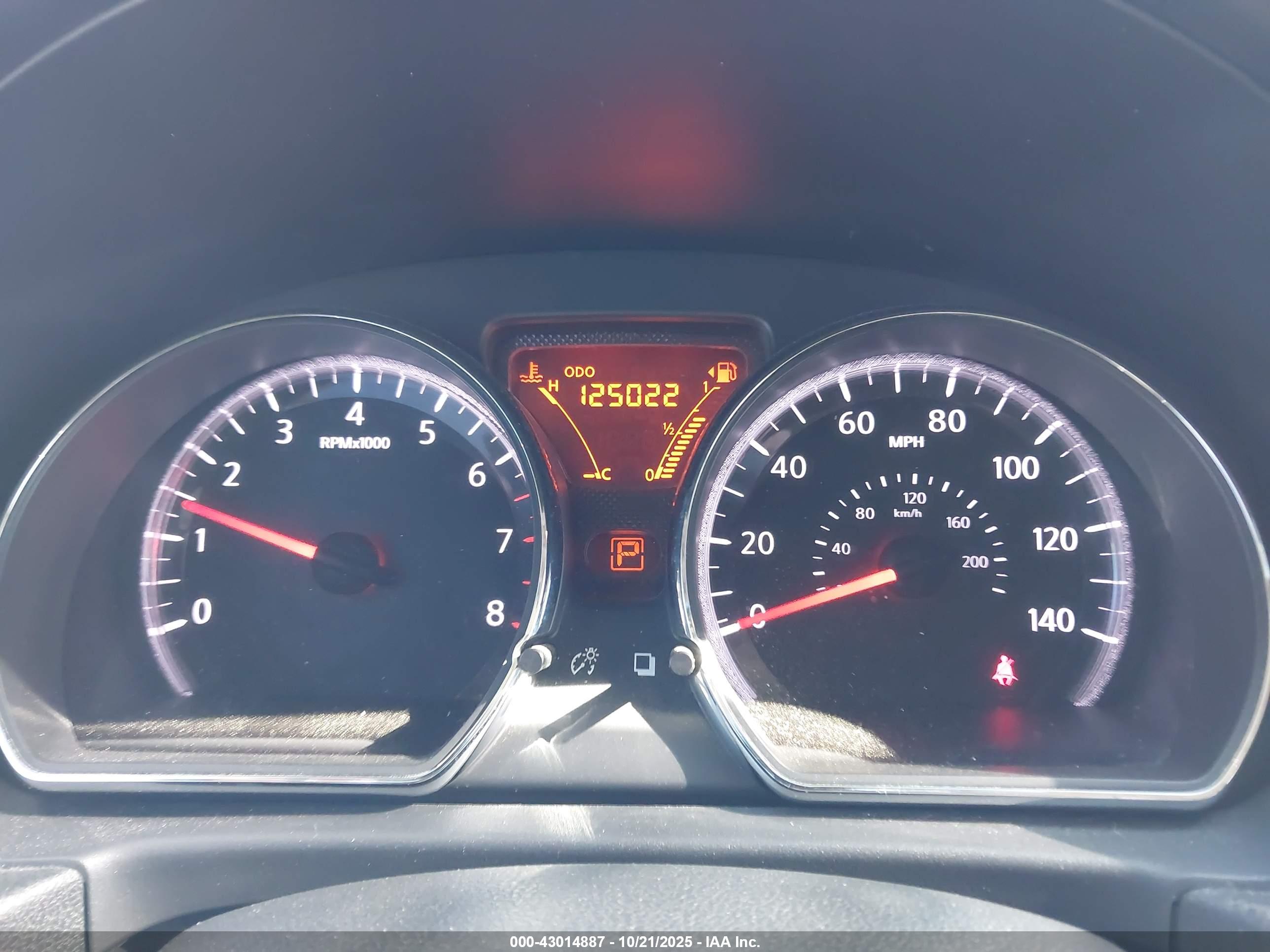 NISSAN VERSA image 7