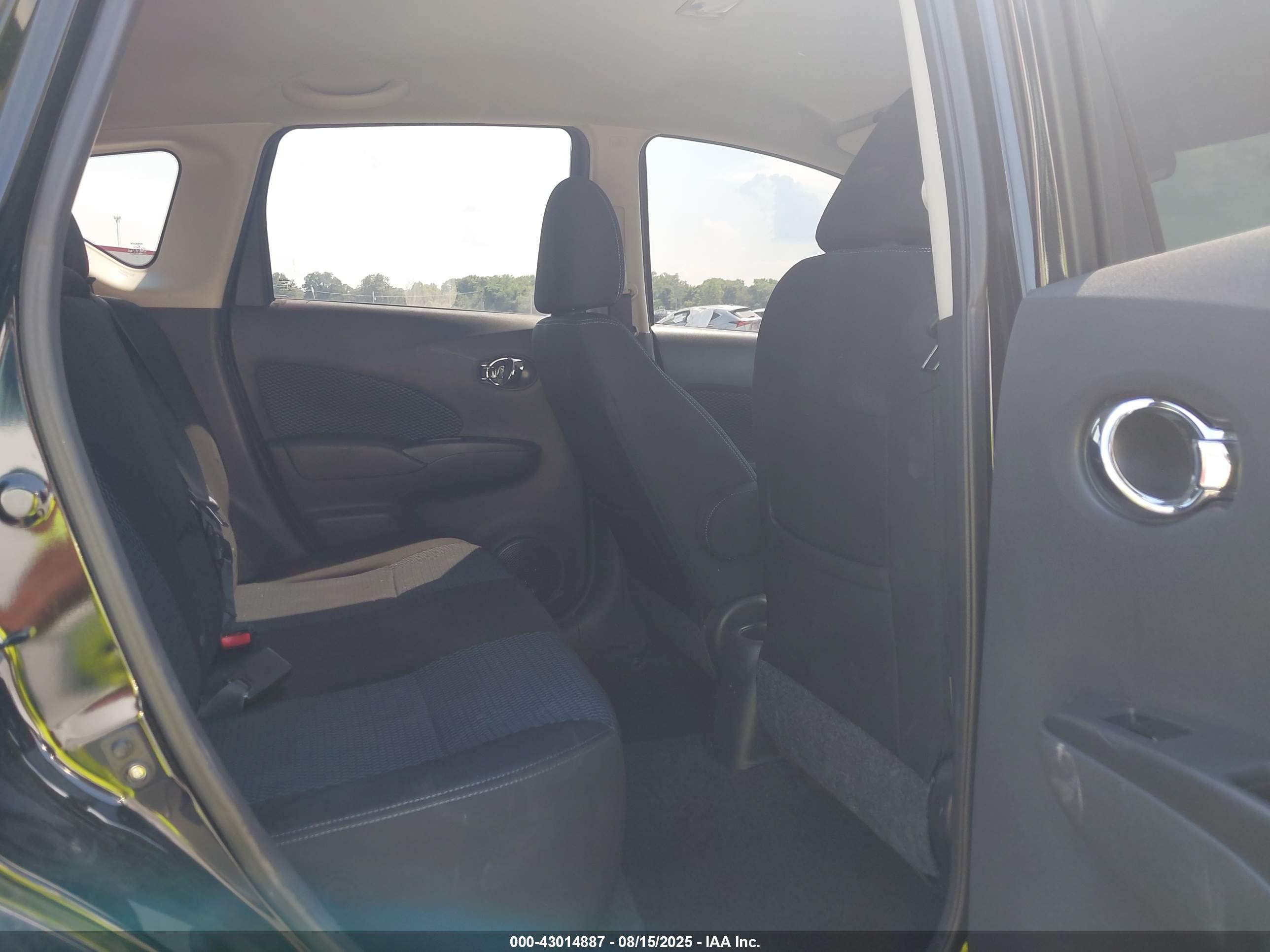 NISSAN VERSA image 8