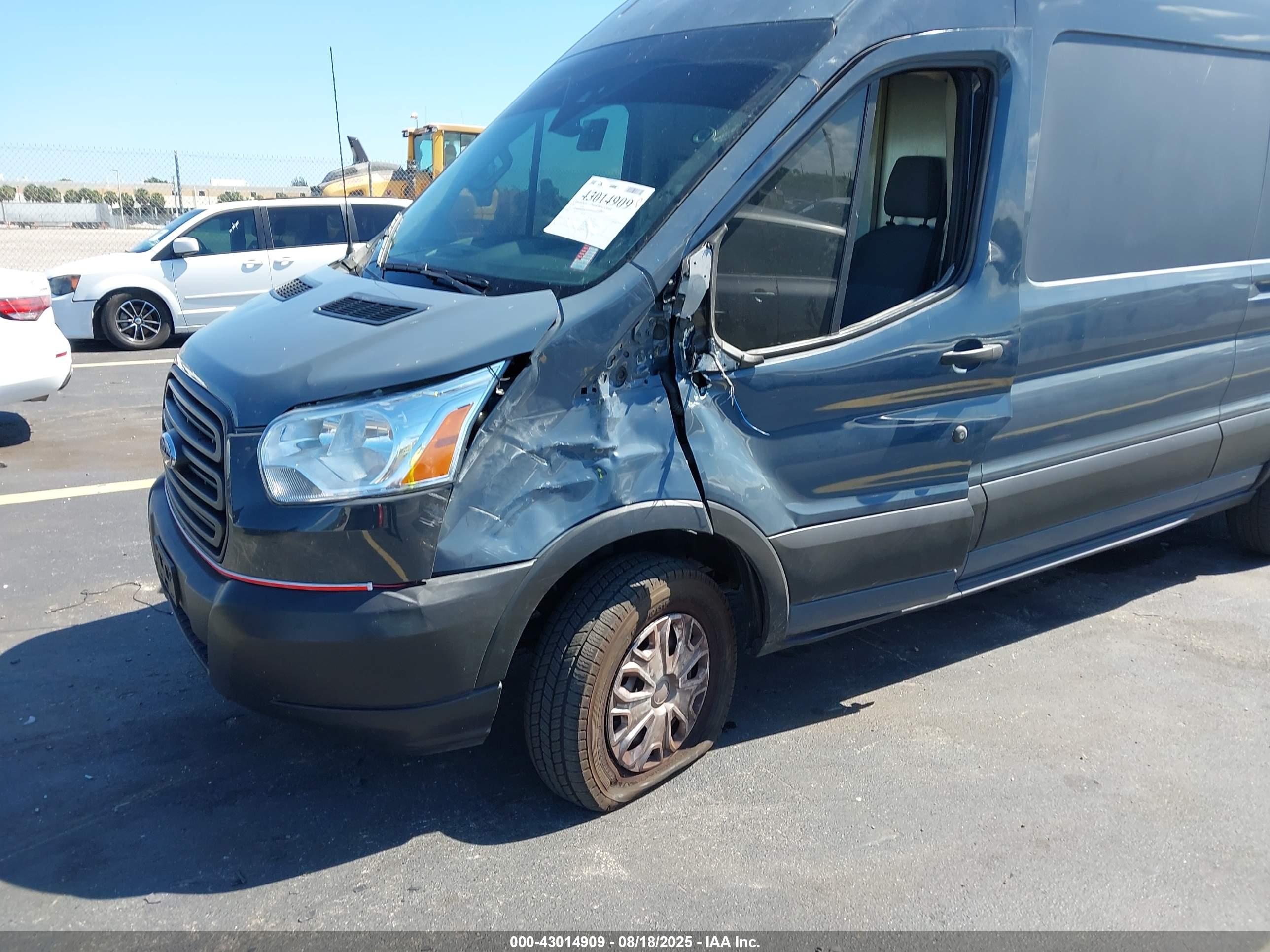 FORD TRANSIT-250 image 6