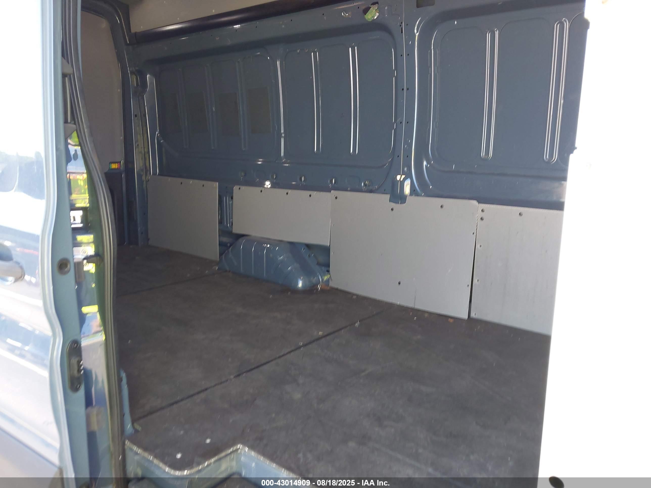 FORD TRANSIT-250 image 8