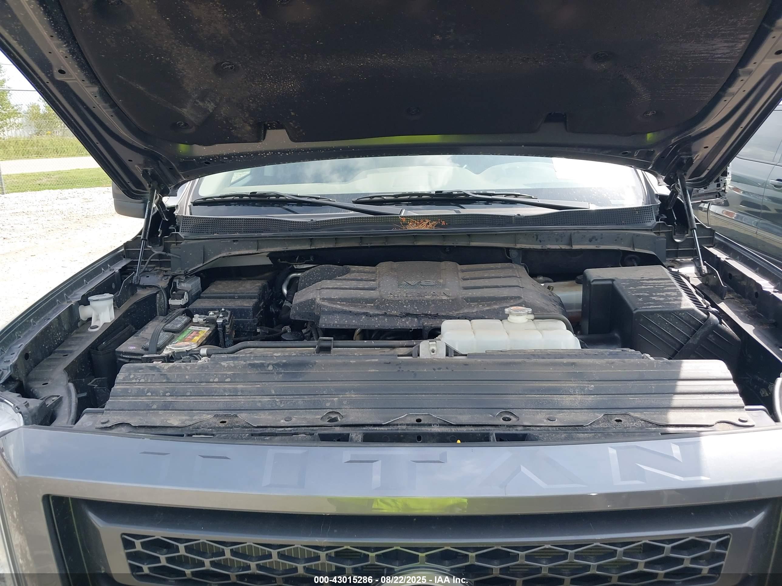 NISSAN TITAN image 10