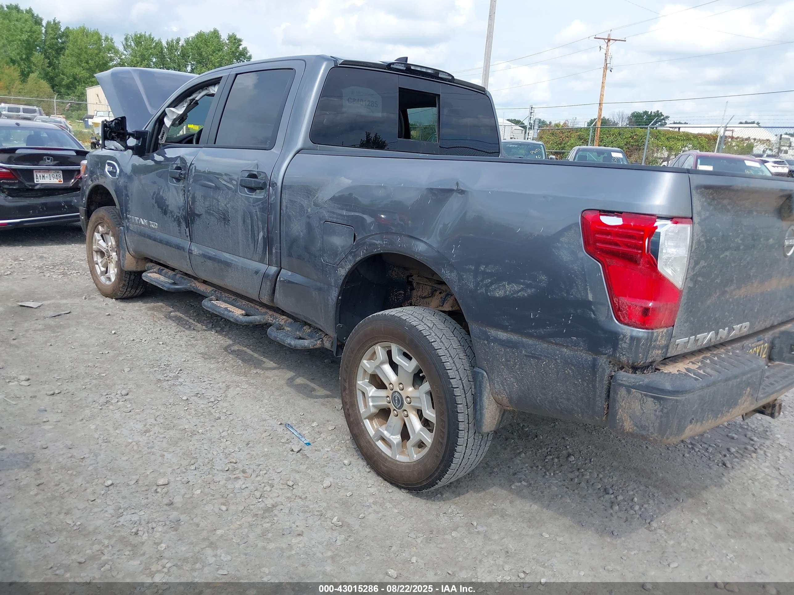 NISSAN TITAN image 3