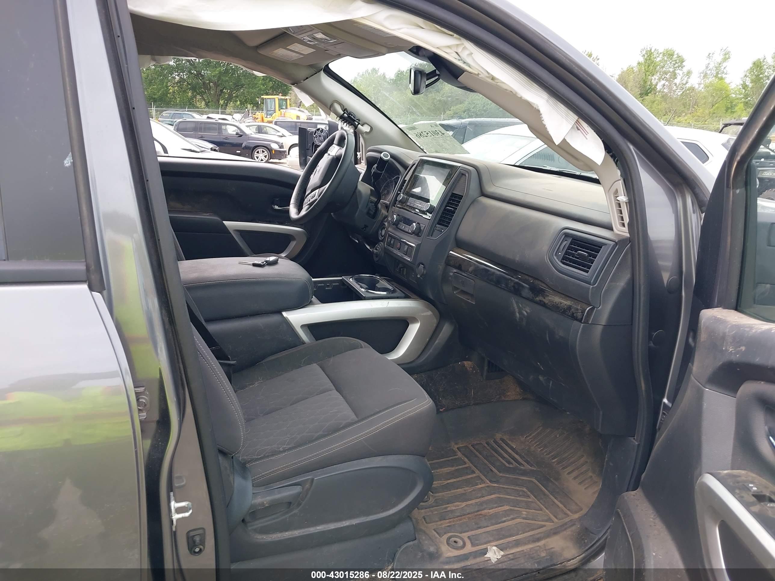 NISSAN TITAN image 5
