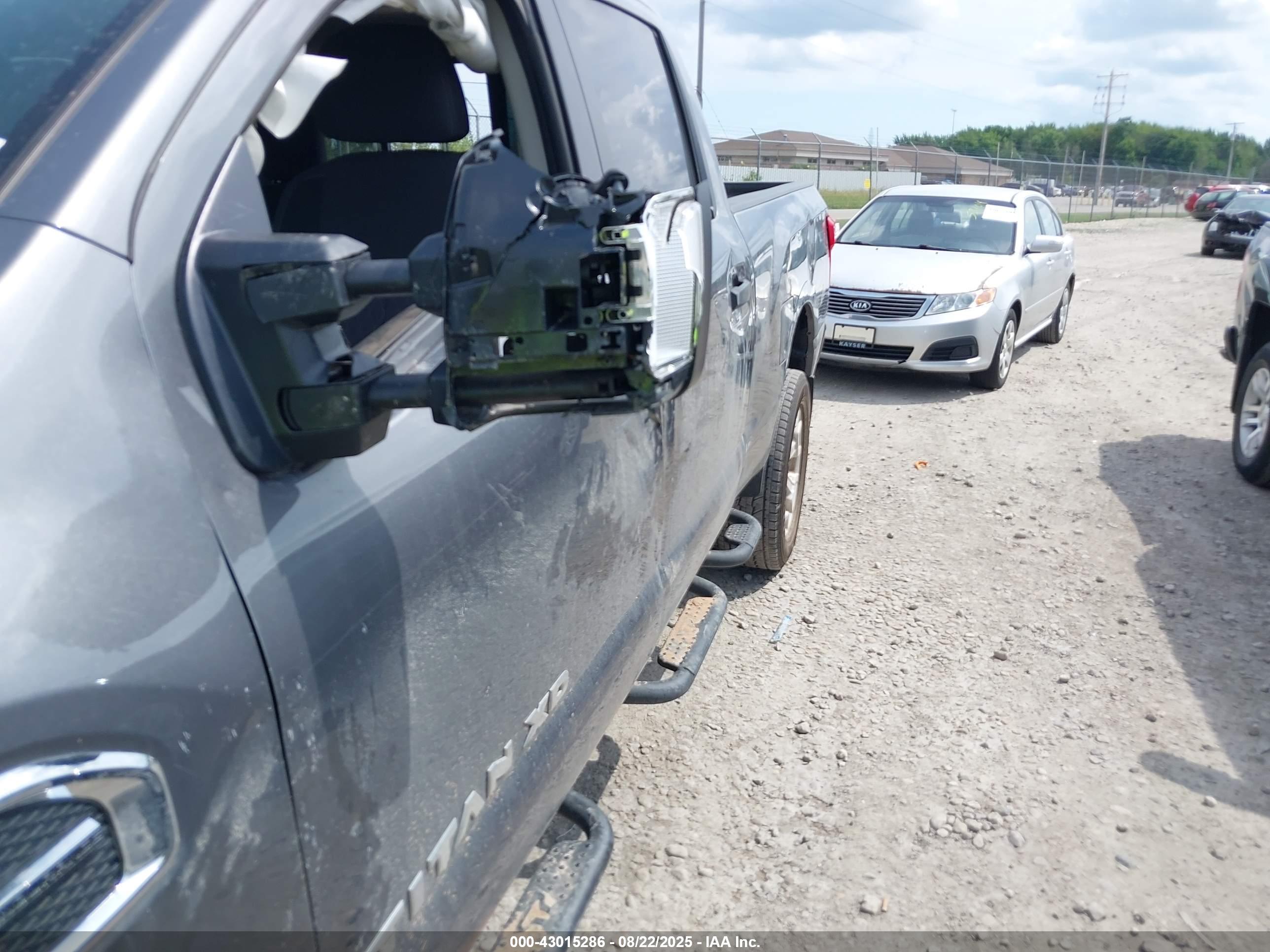 NISSAN TITAN image 6