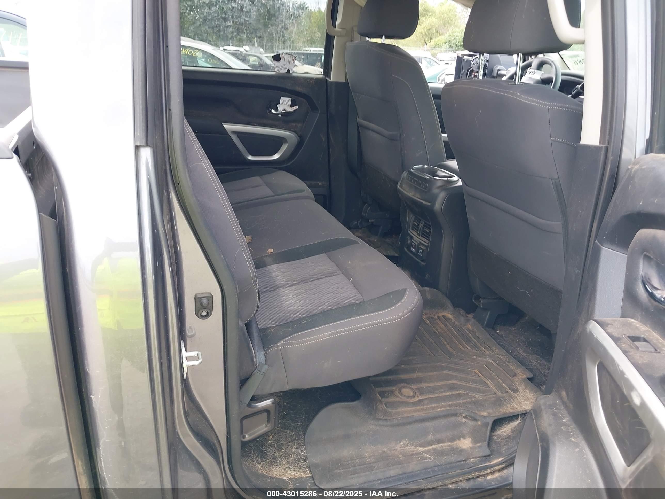 NISSAN TITAN image 8