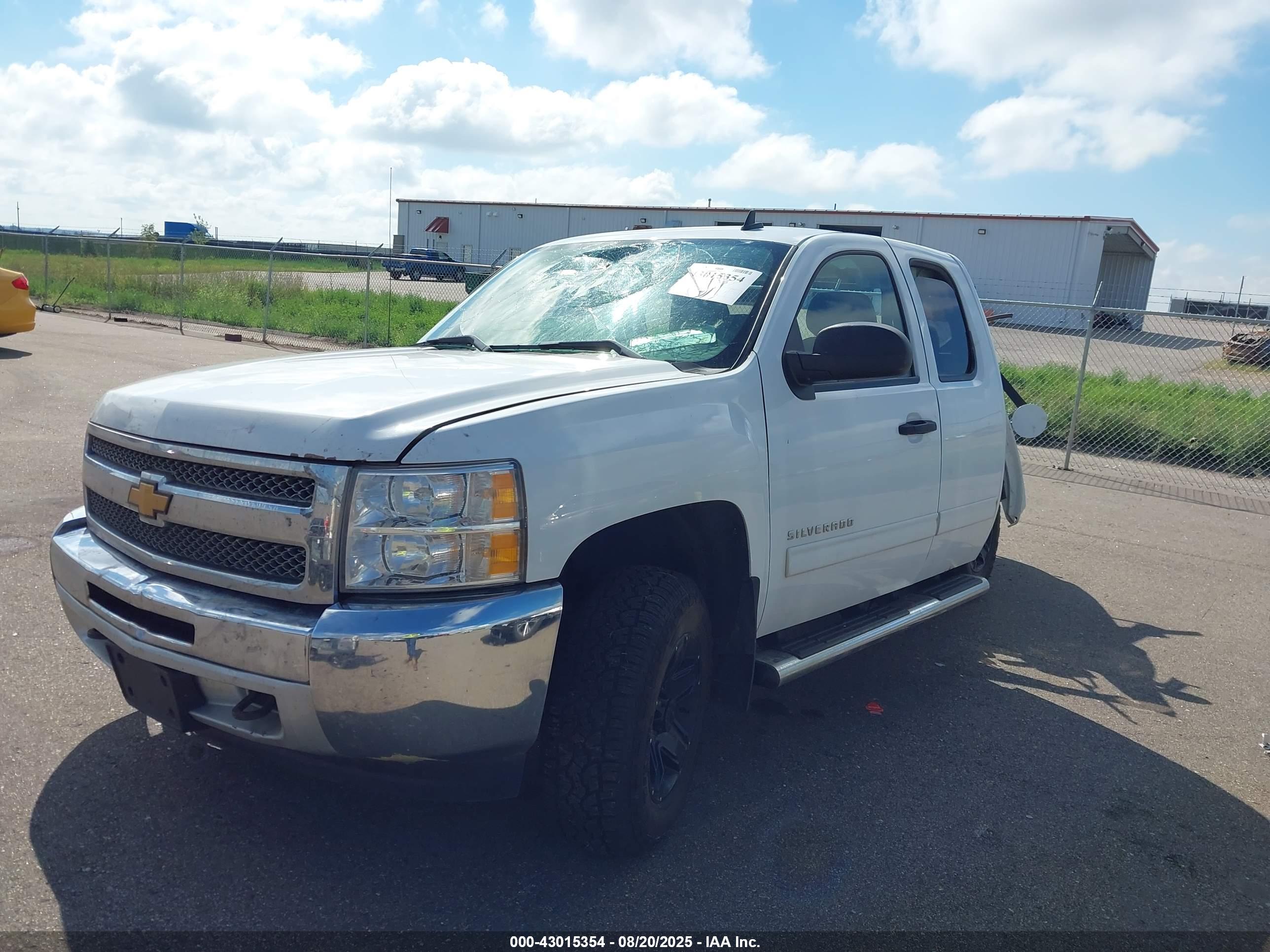 CHEVROLET SILVERADO image 2