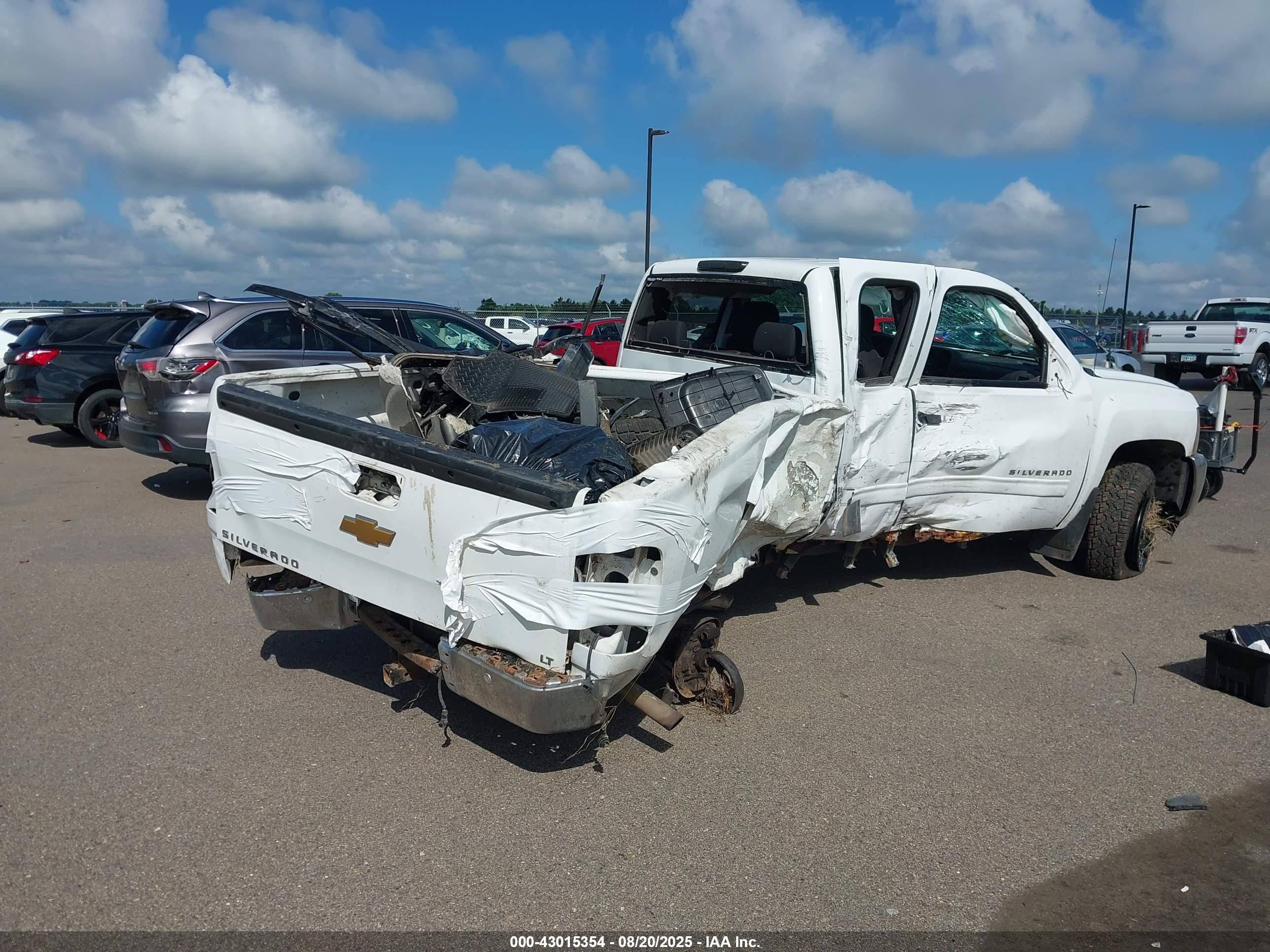 CHEVROLET SILVERADO image 4