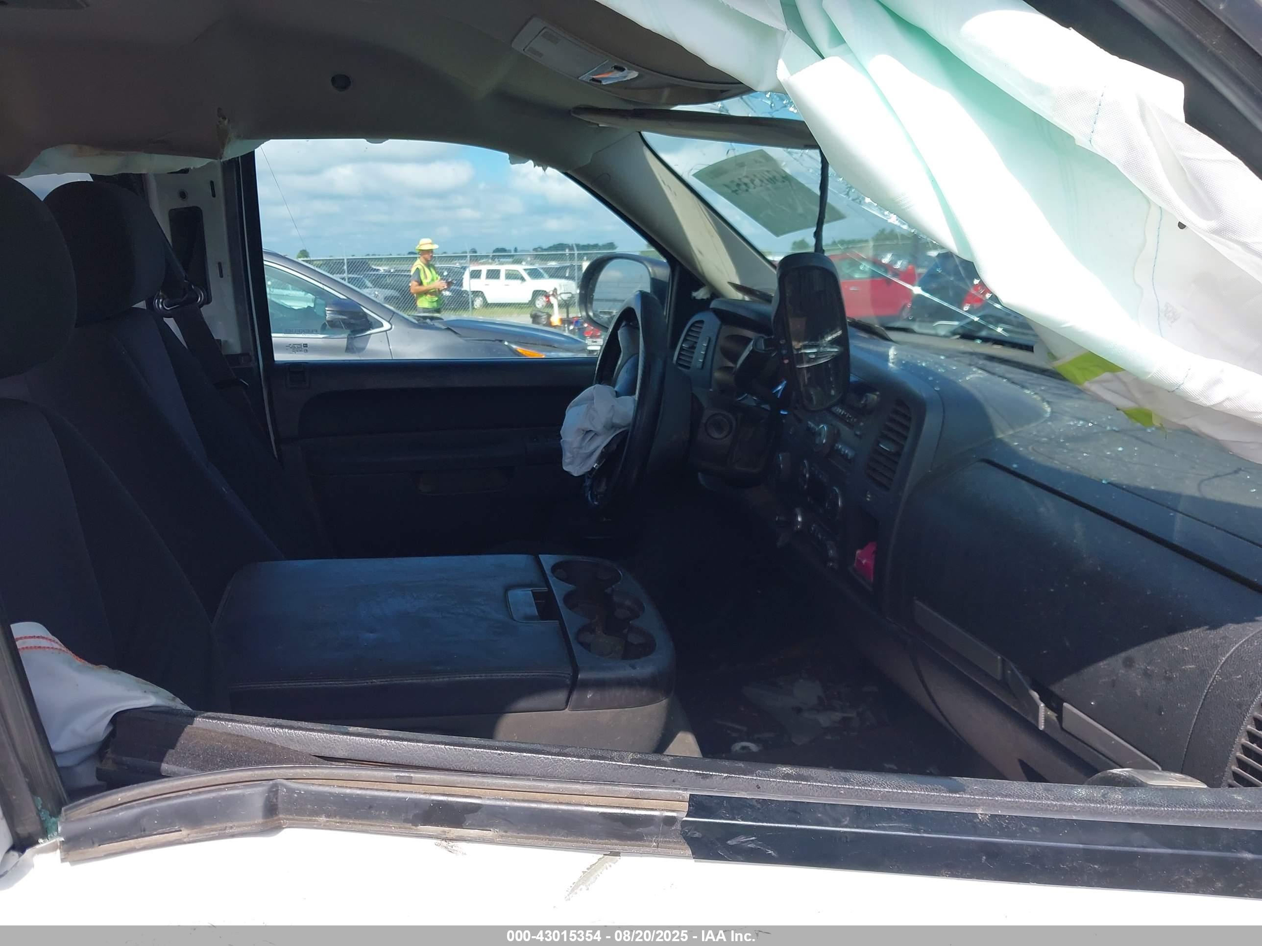 CHEVROLET SILVERADO image 5