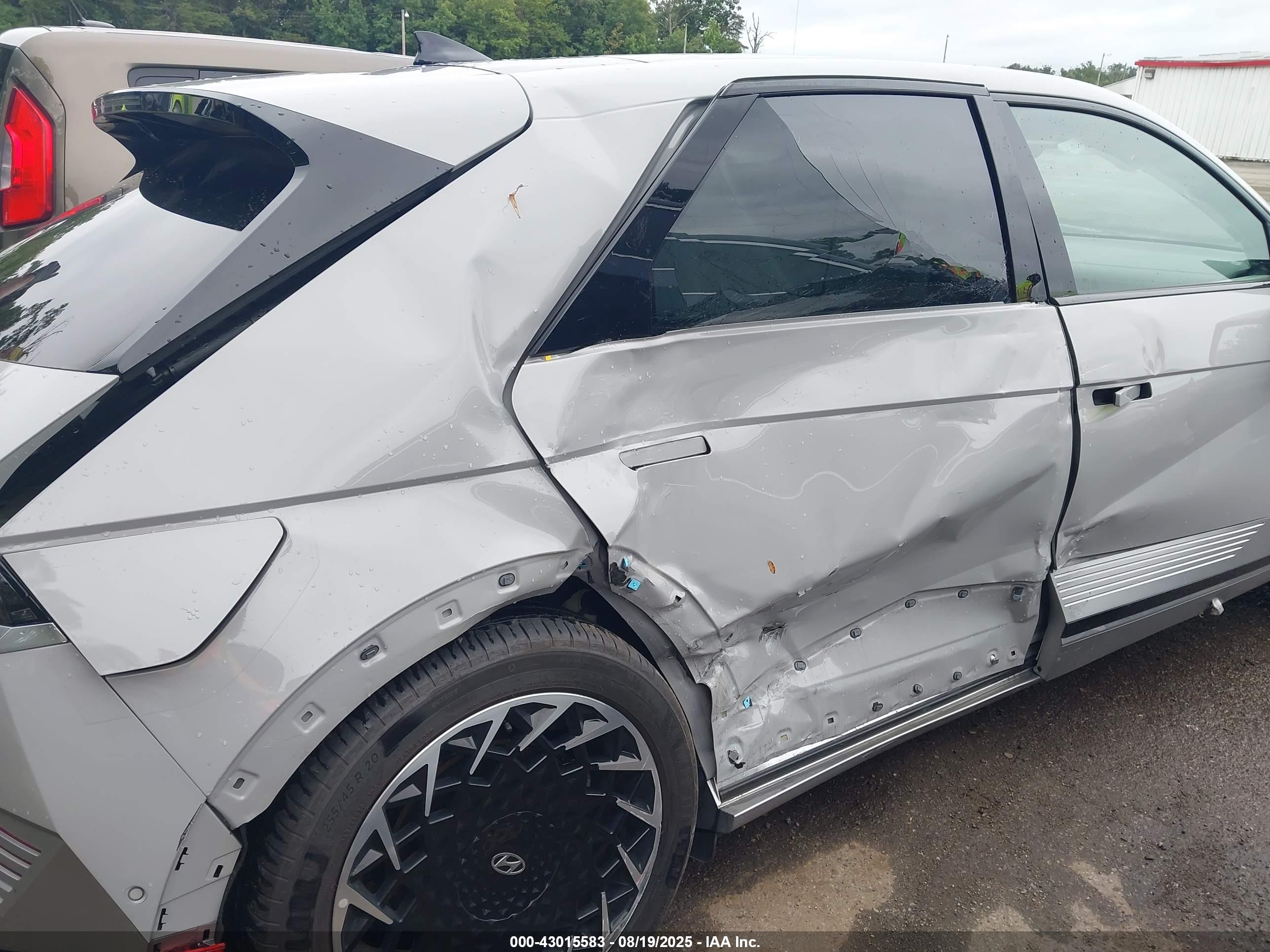 HYUNDAI IONIQ image 6