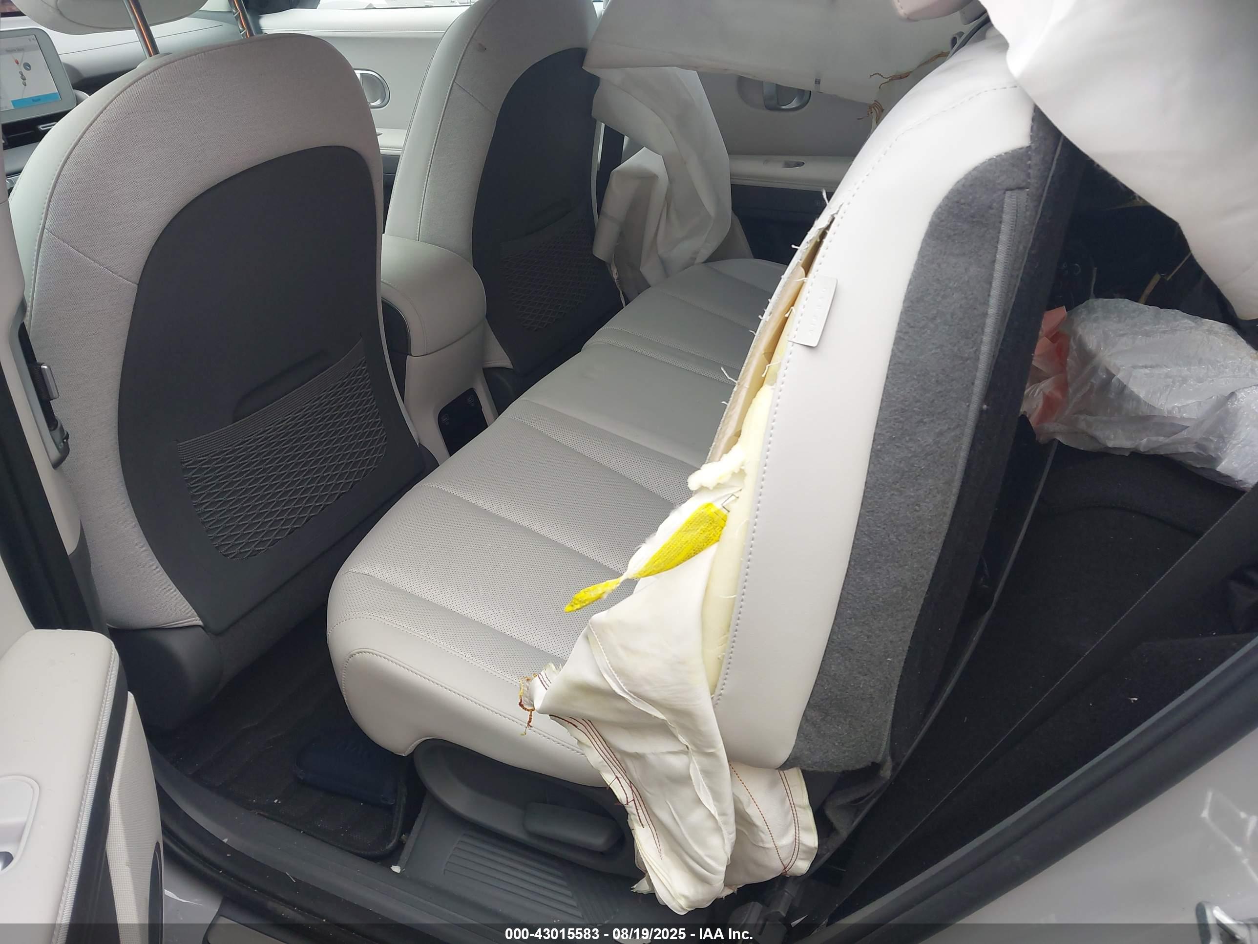 HYUNDAI IONIQ image 8