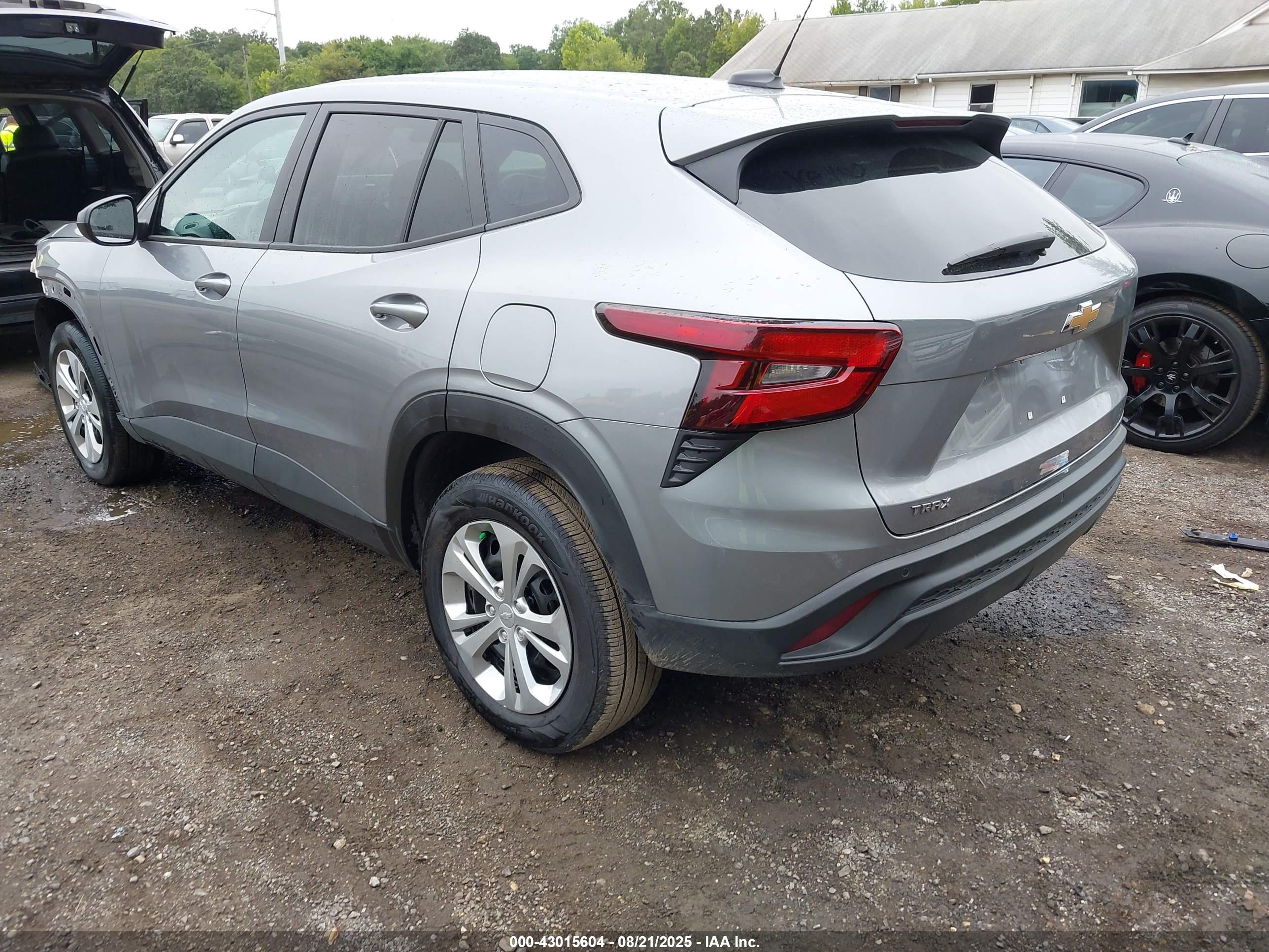 CHEVROLET TRAX image 3