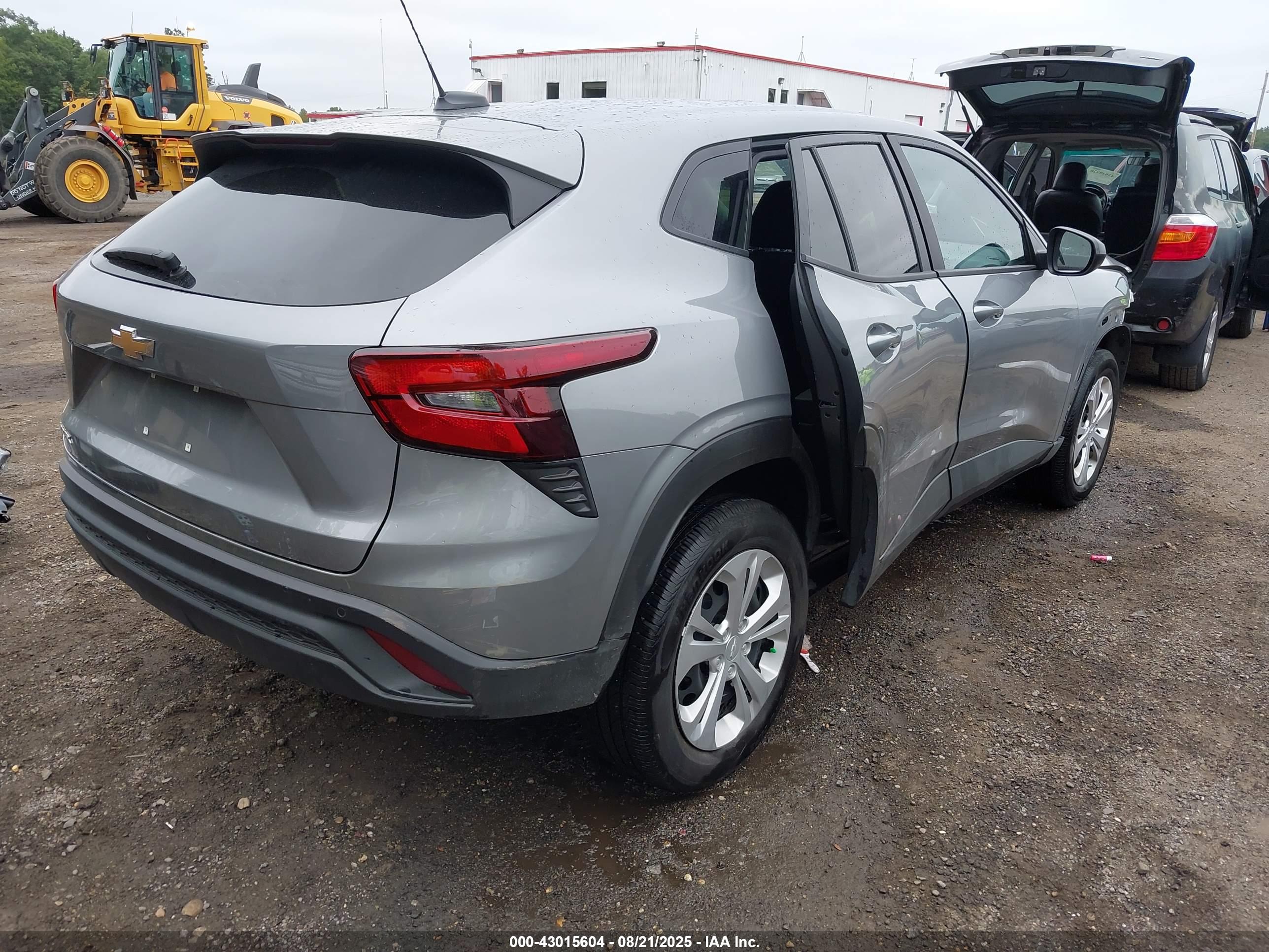 CHEVROLET TRAX image 4