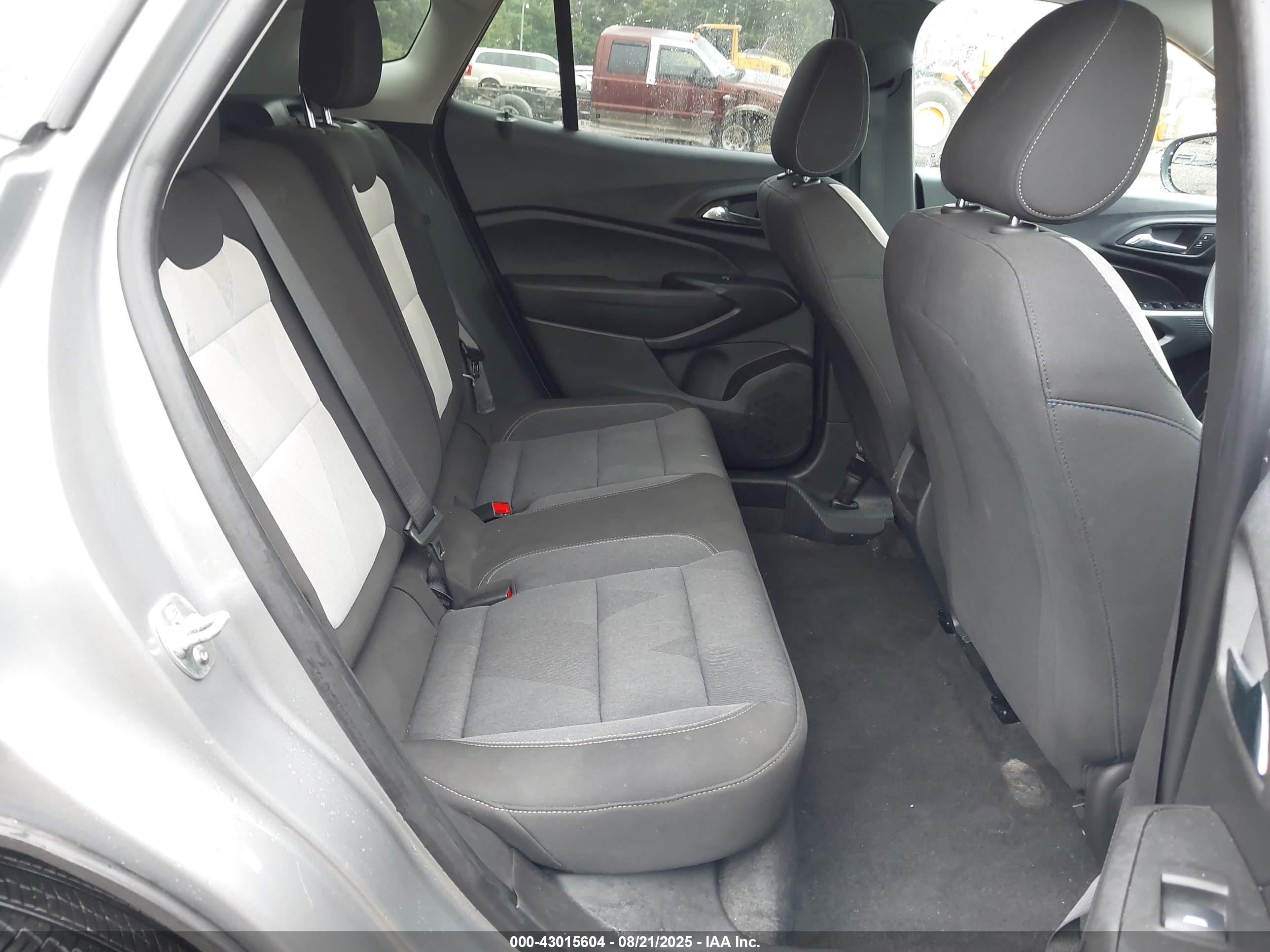 CHEVROLET TRAX image 8
