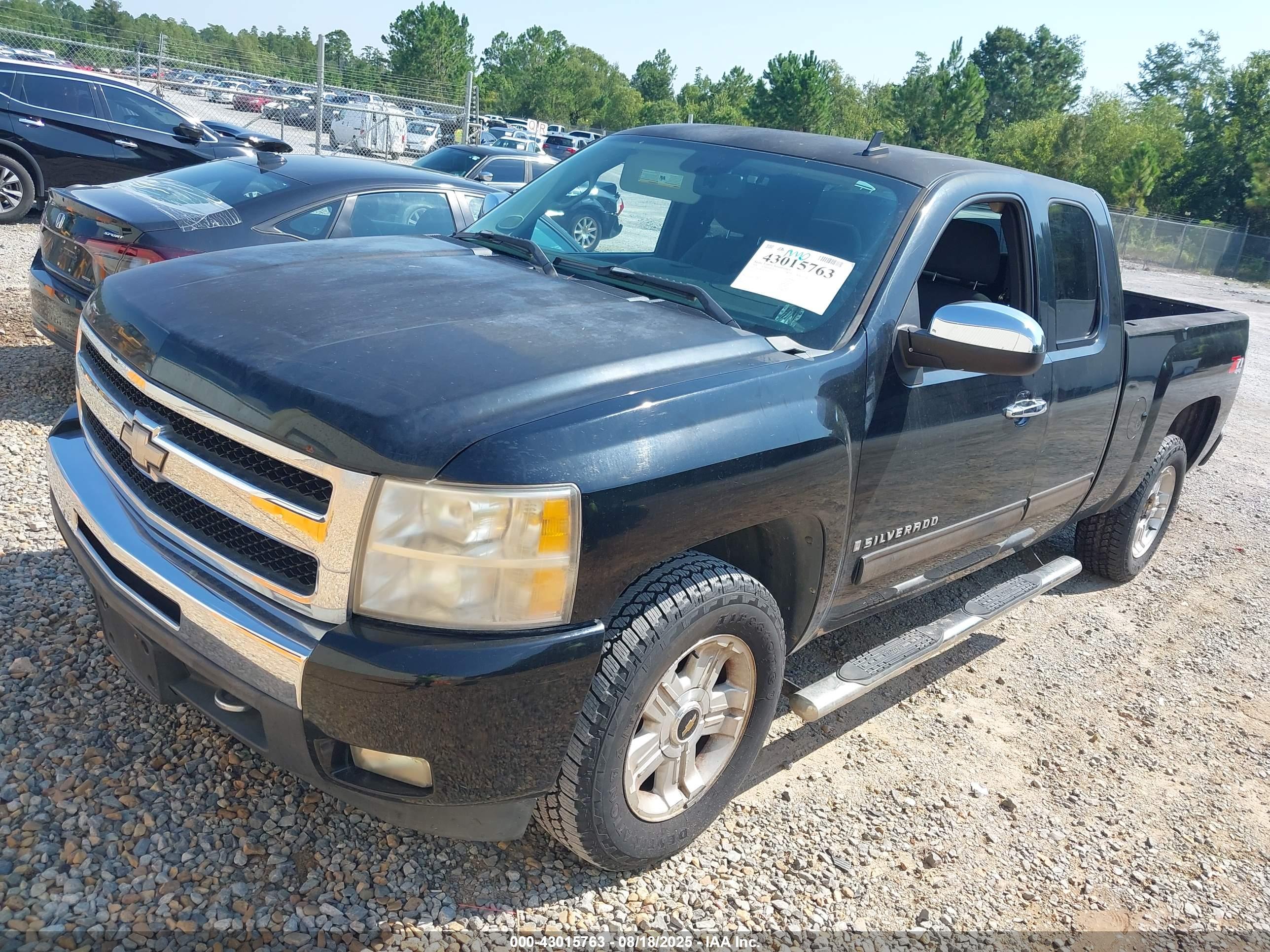 CHEVROLET SILVERADO image 2