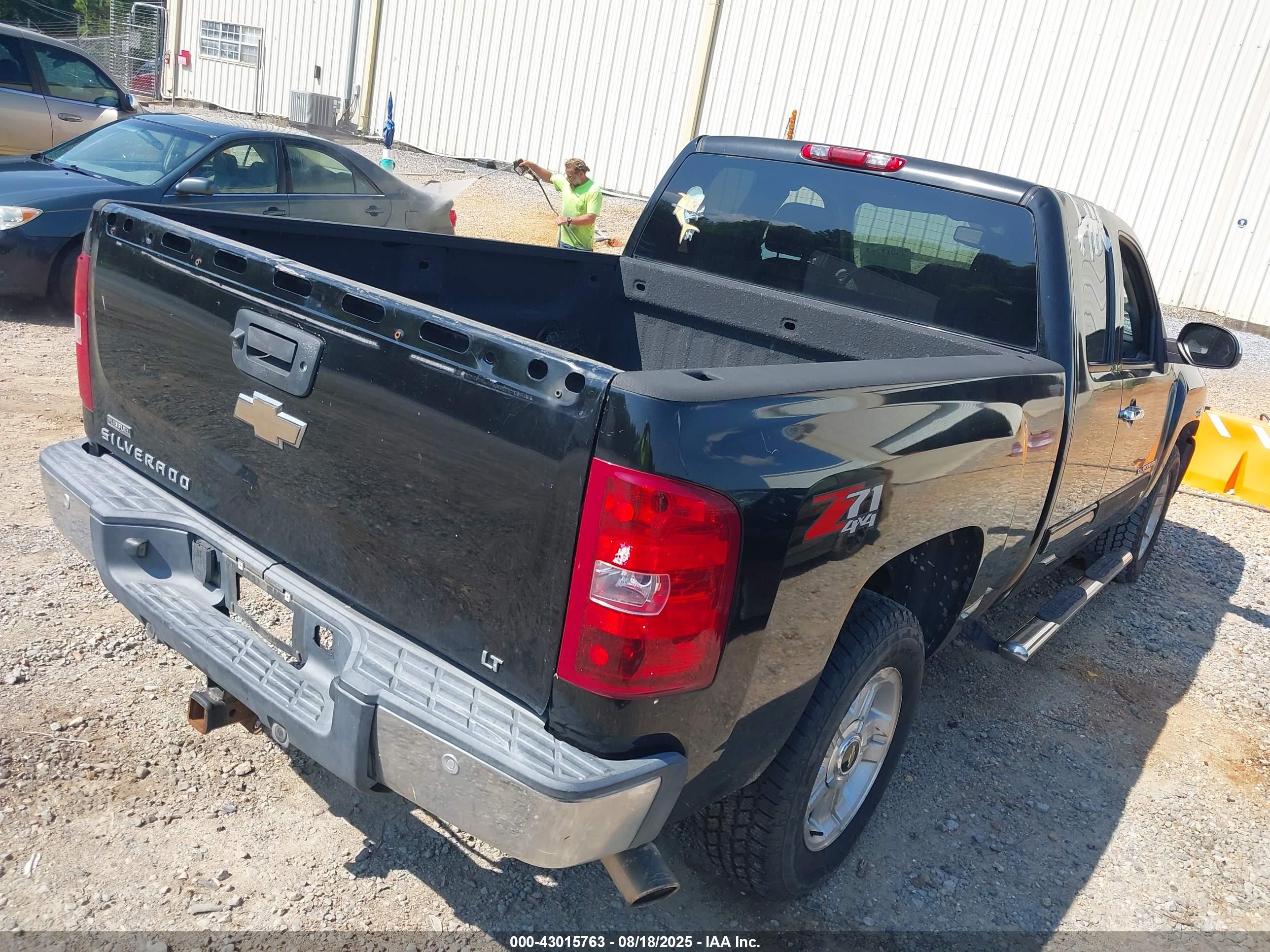 CHEVROLET SILVERADO image 4