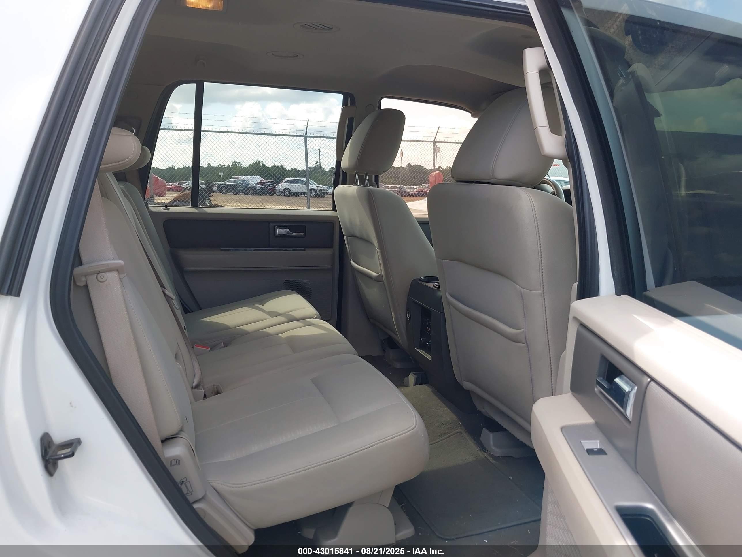 FORD EXPEDITION image 8
