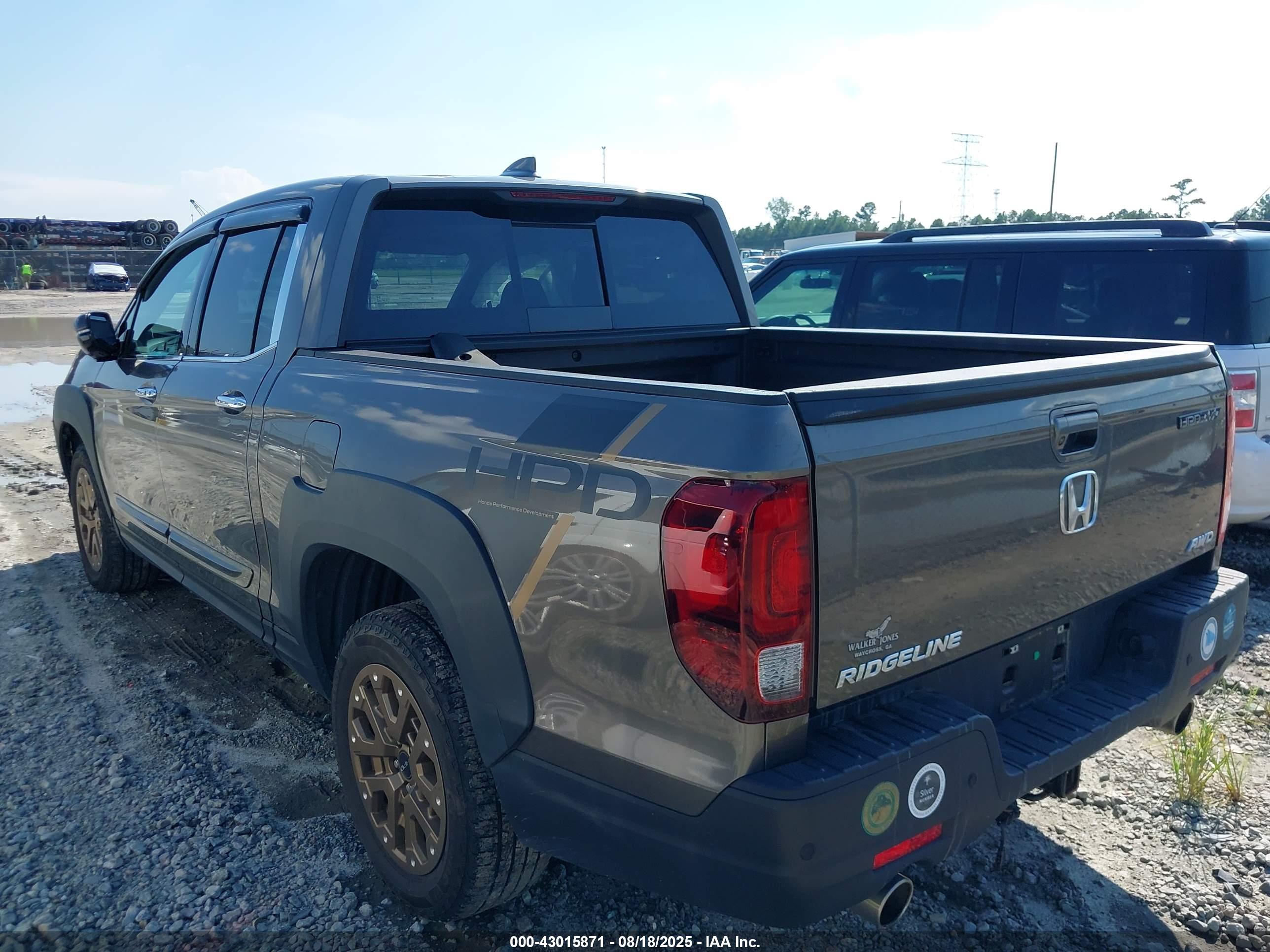 HONDA RIDGELINE image 3