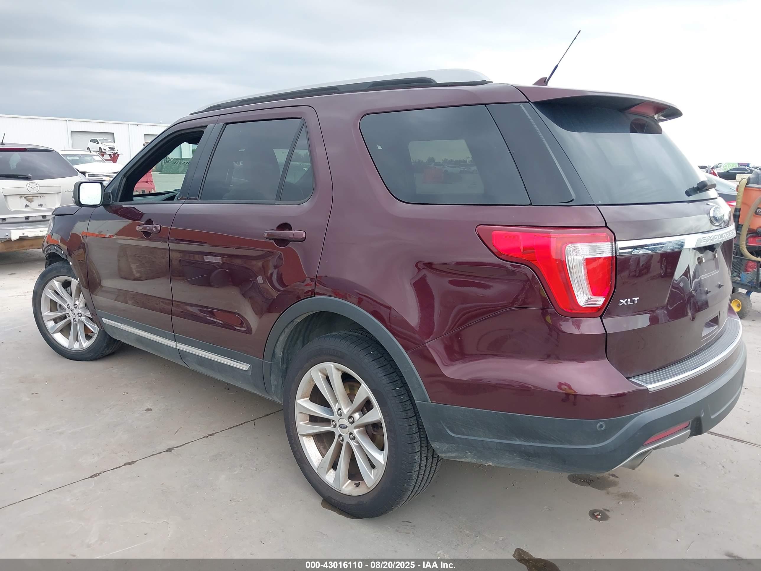 FORD EXPLORER image 3